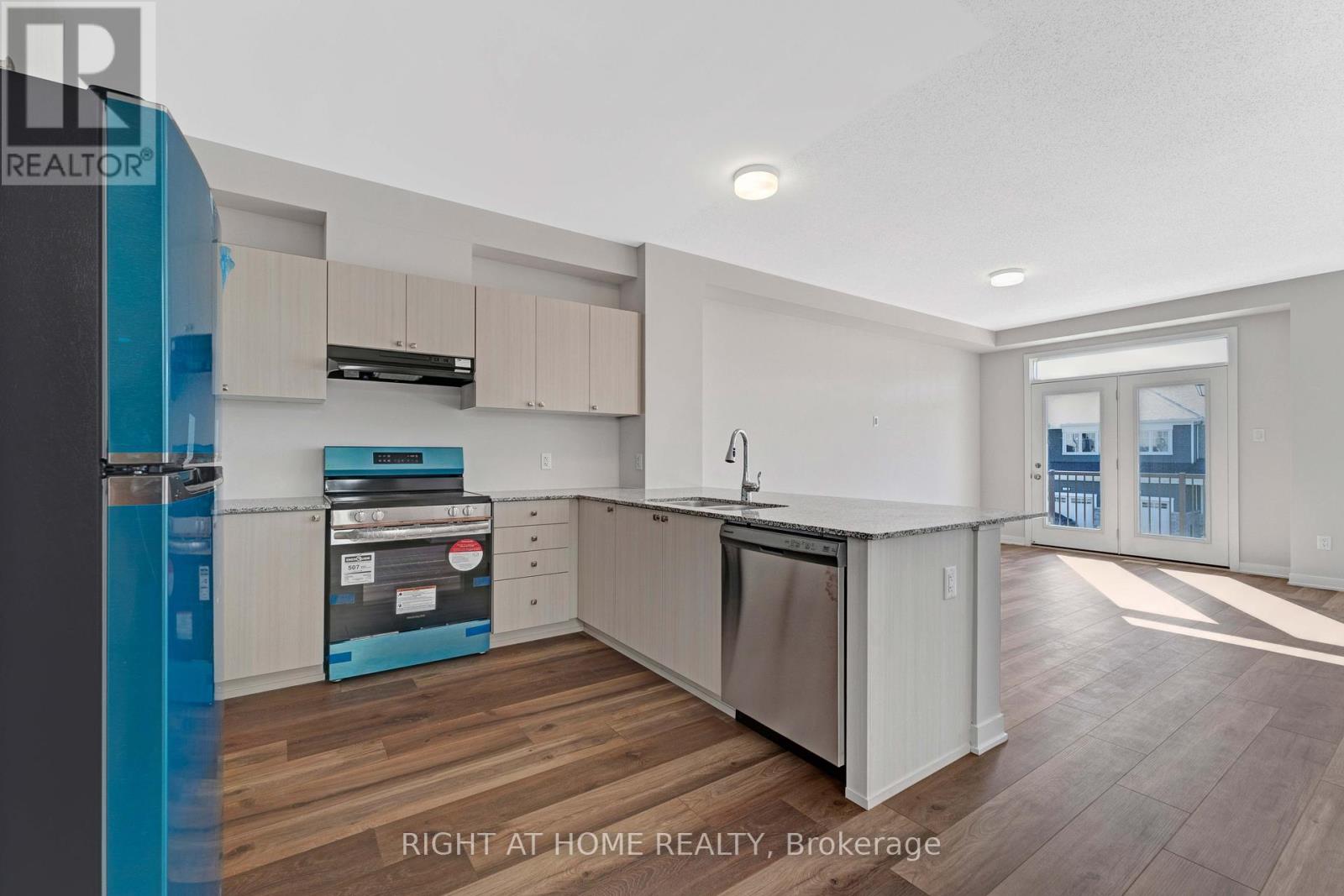 705 Quilter Row, Ottawa, Ontario  K0A 2Z0 - Photo 4 - X12194197