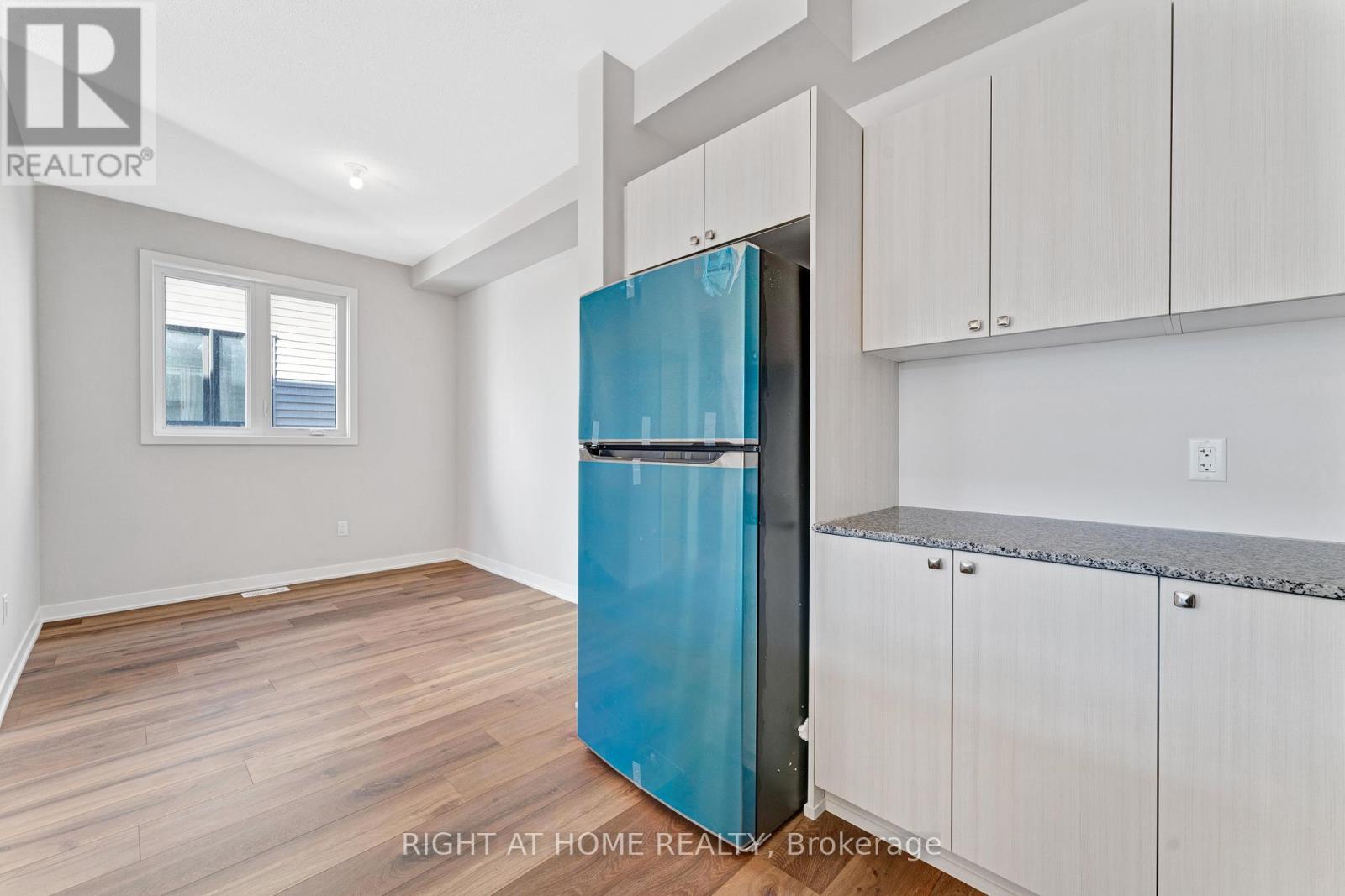 705 Quilter Row, Ottawa, Ontario  K0A 2Z0 - Photo 5 - X12194197