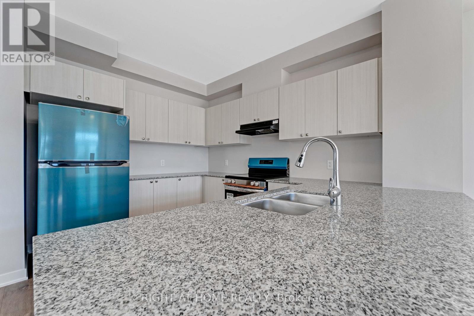 705 Quilter Row, Ottawa, Ontario  K0A 2Z0 - Photo 6 - X12194197