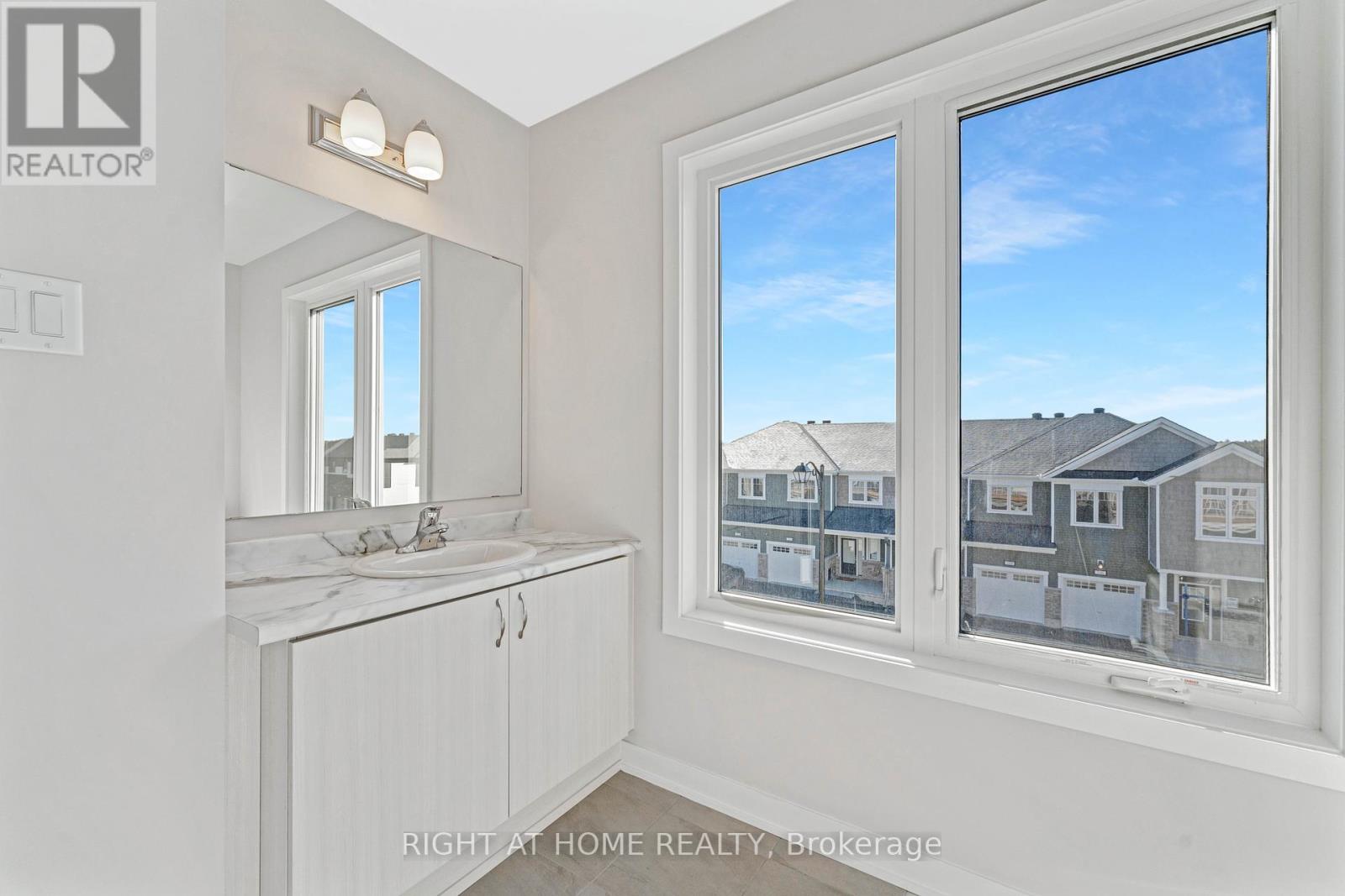 705 Quilter Row, Ottawa, Ontario  K0A 2Z0 - Photo 8 - X12194197