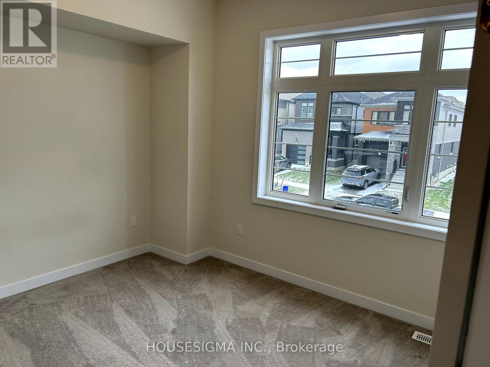 33 Santos Drive, Haldimand, Ontario  N3W 0H2 - Photo 17 - X12009660
