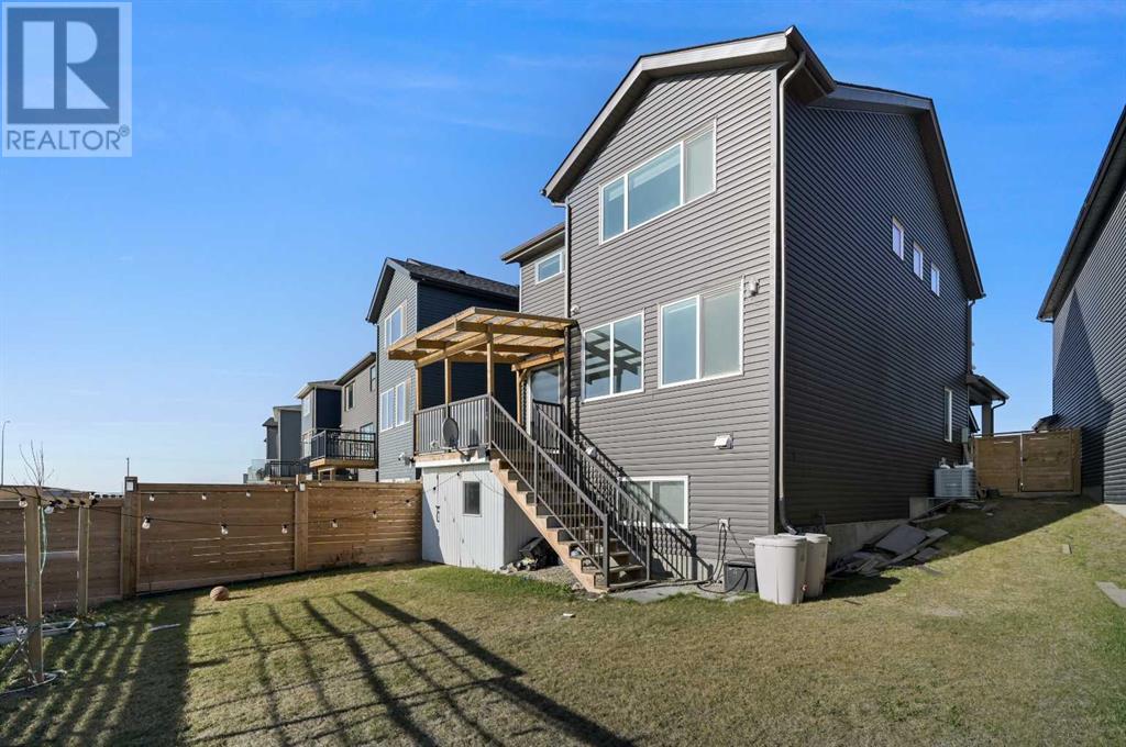 Property at 180 Howse Crescent NE image 2