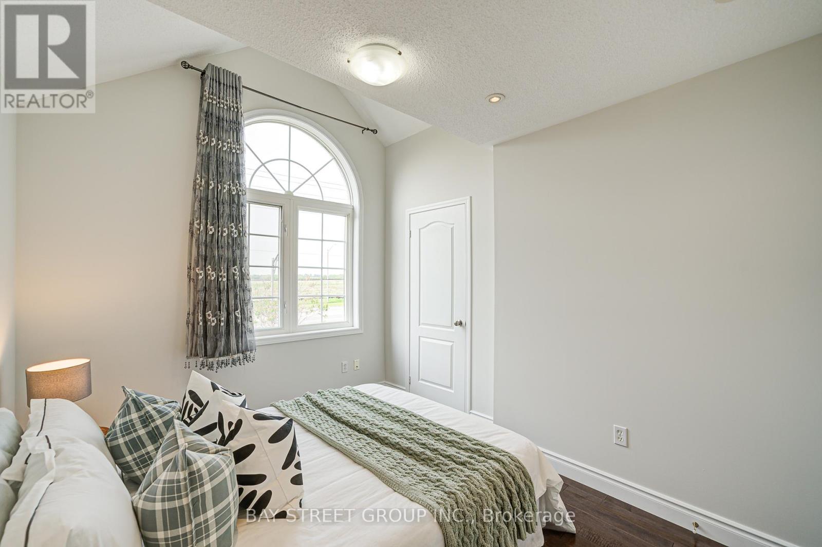43 Tower Bridge Crescent, Markham, Ontario  L6C 2M9 - Photo 22 - N12194311