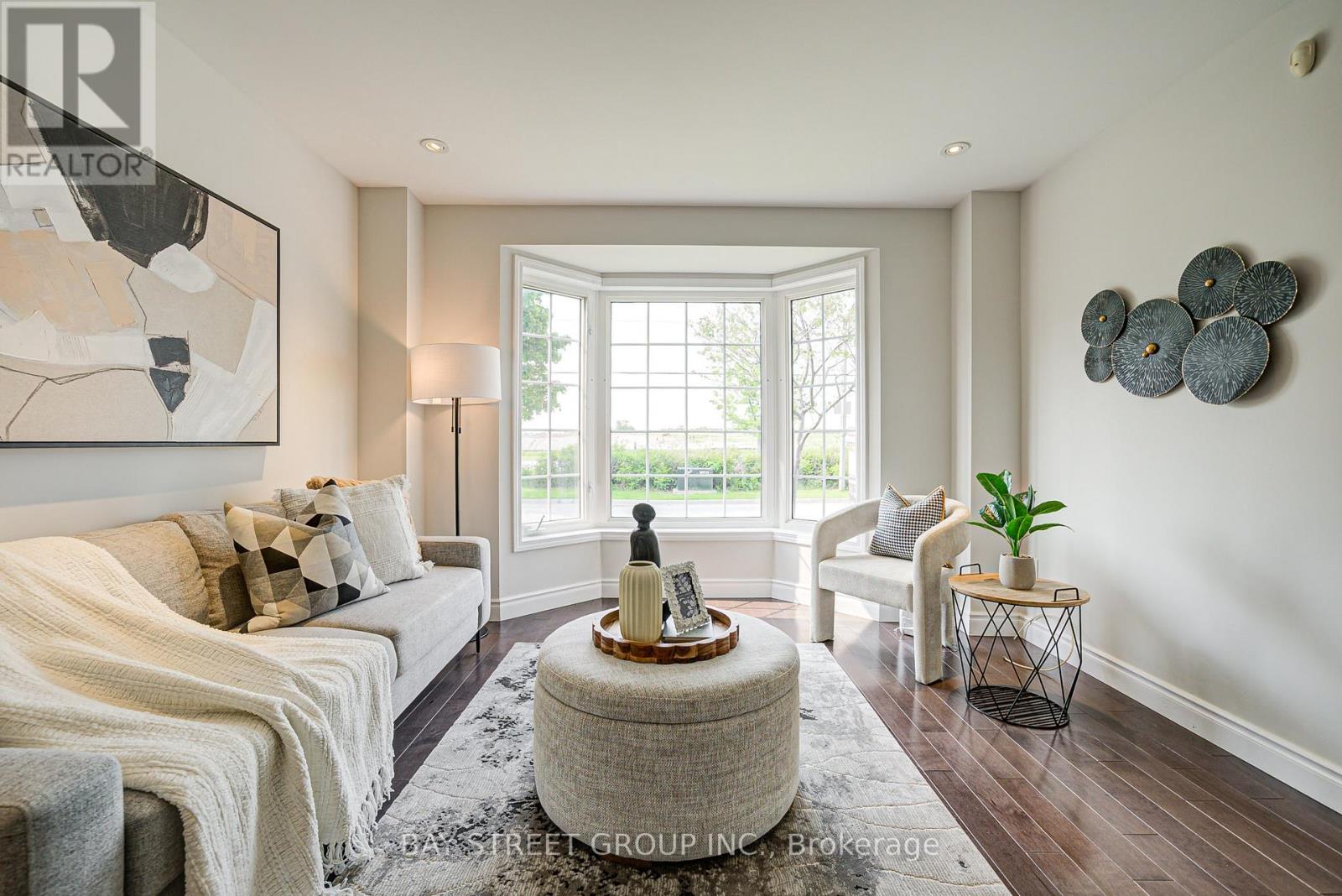 43 Tower Bridge Crescent, Markham, Ontario  L6C 2M9 - Photo 4 - N12194311