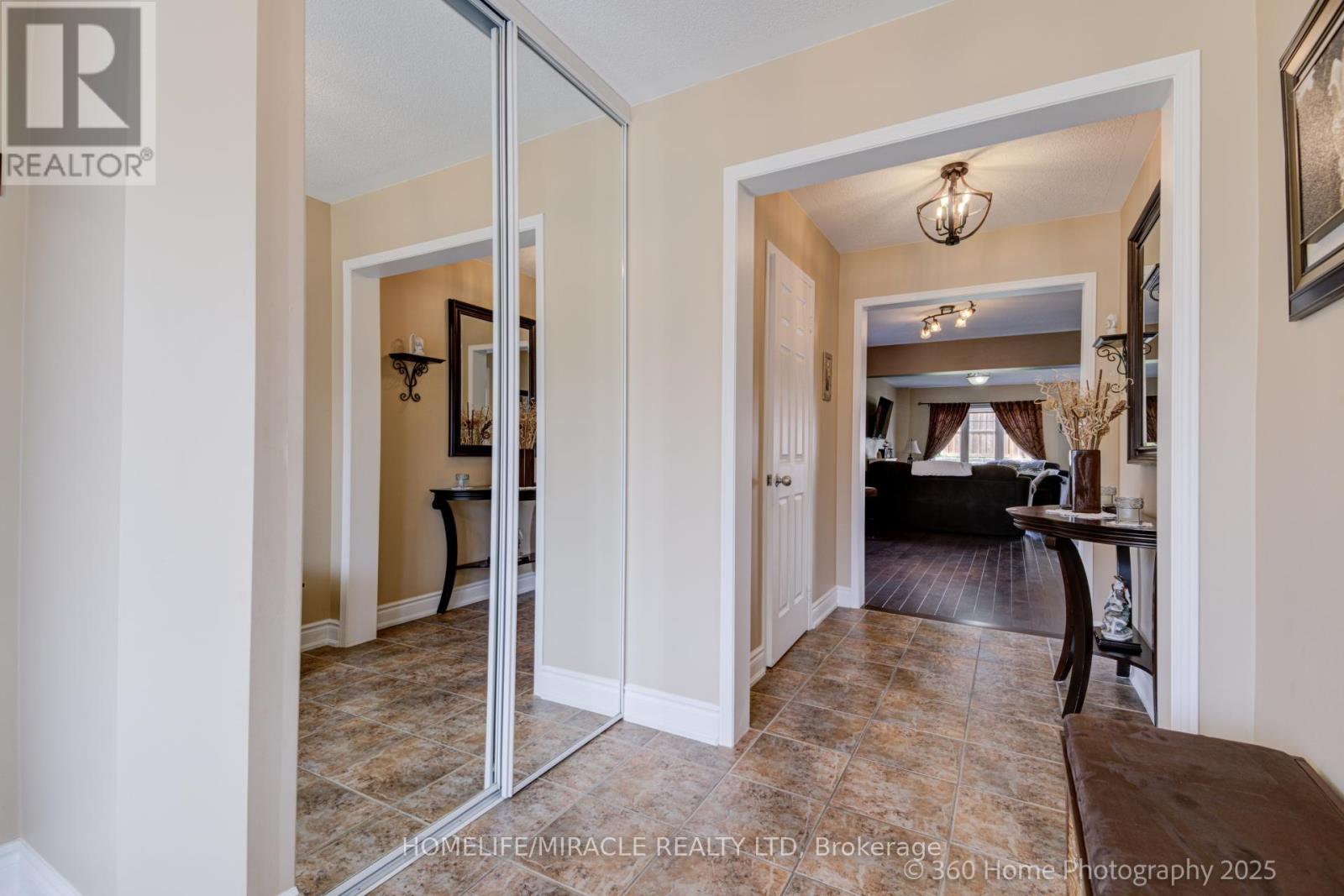 193 Orr Drive, Bradford West Gwillimbury, Ontario  L3Z 0S2 - Photo 2 - N12164777