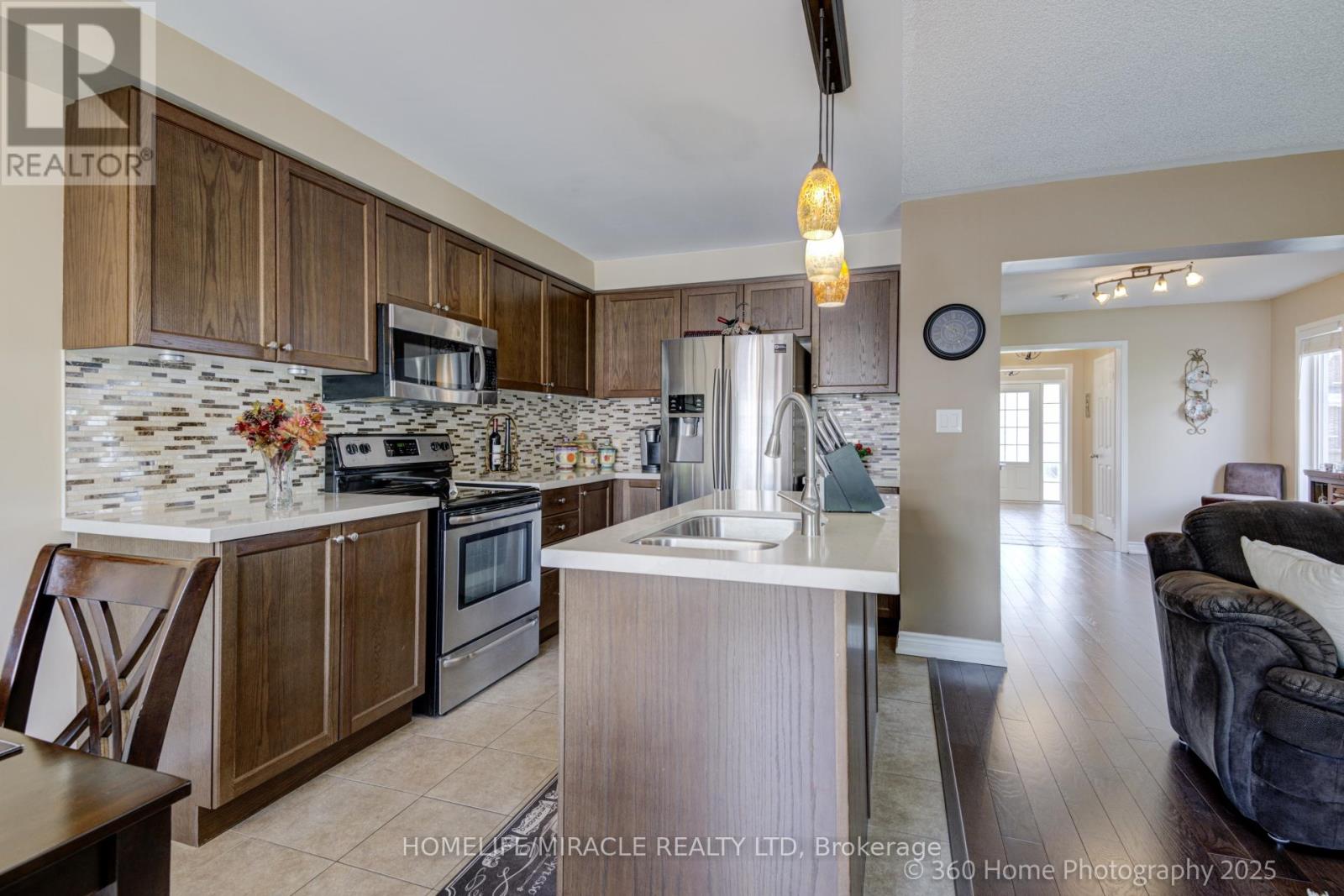 193 Orr Drive, Bradford West Gwillimbury, Ontario  L3Z 0S2 - Photo 10 - N12164777