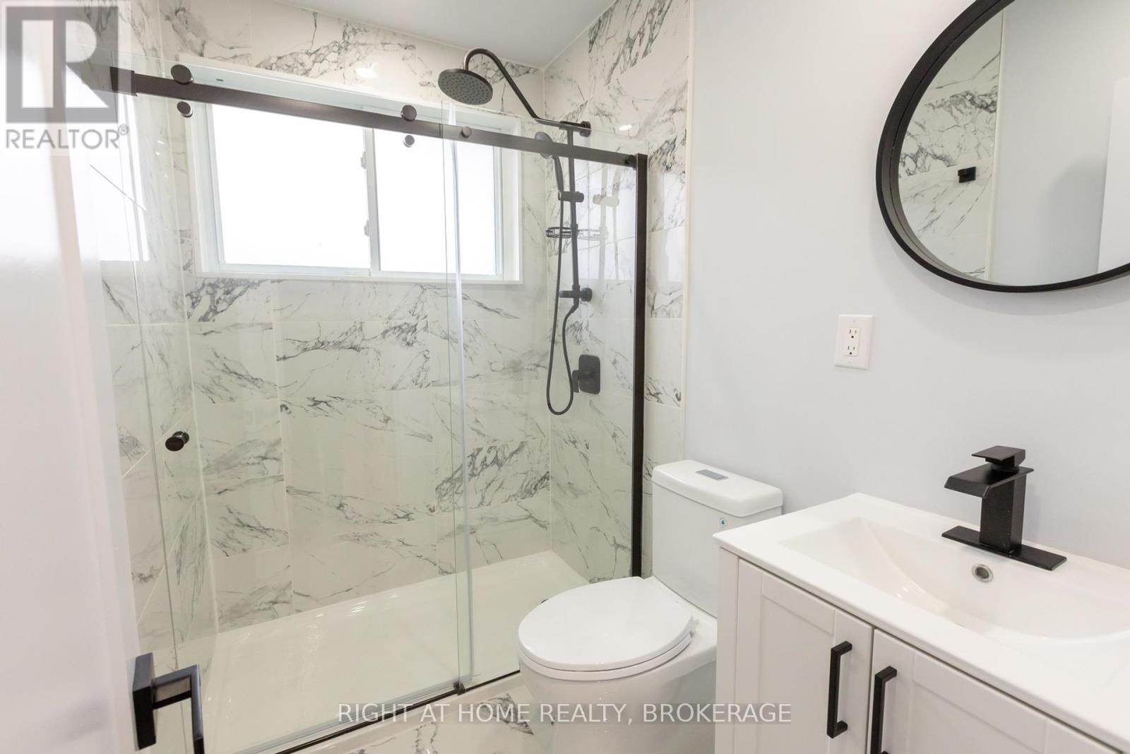 1315 Pinegrove Road, Oakville, Ontario  L6L 2X2 - Photo 11 - W12194274