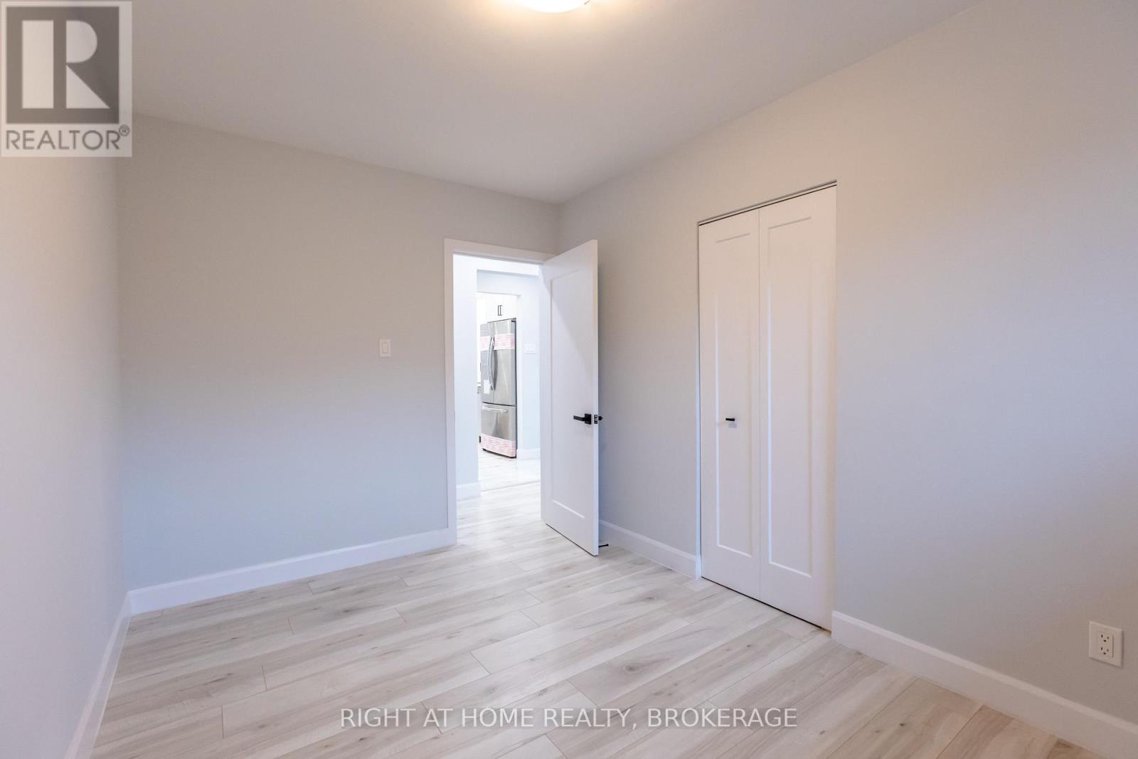 1315 Pinegrove Road, Oakville, Ontario  L6L 2X2 - Photo 15 - W12194274