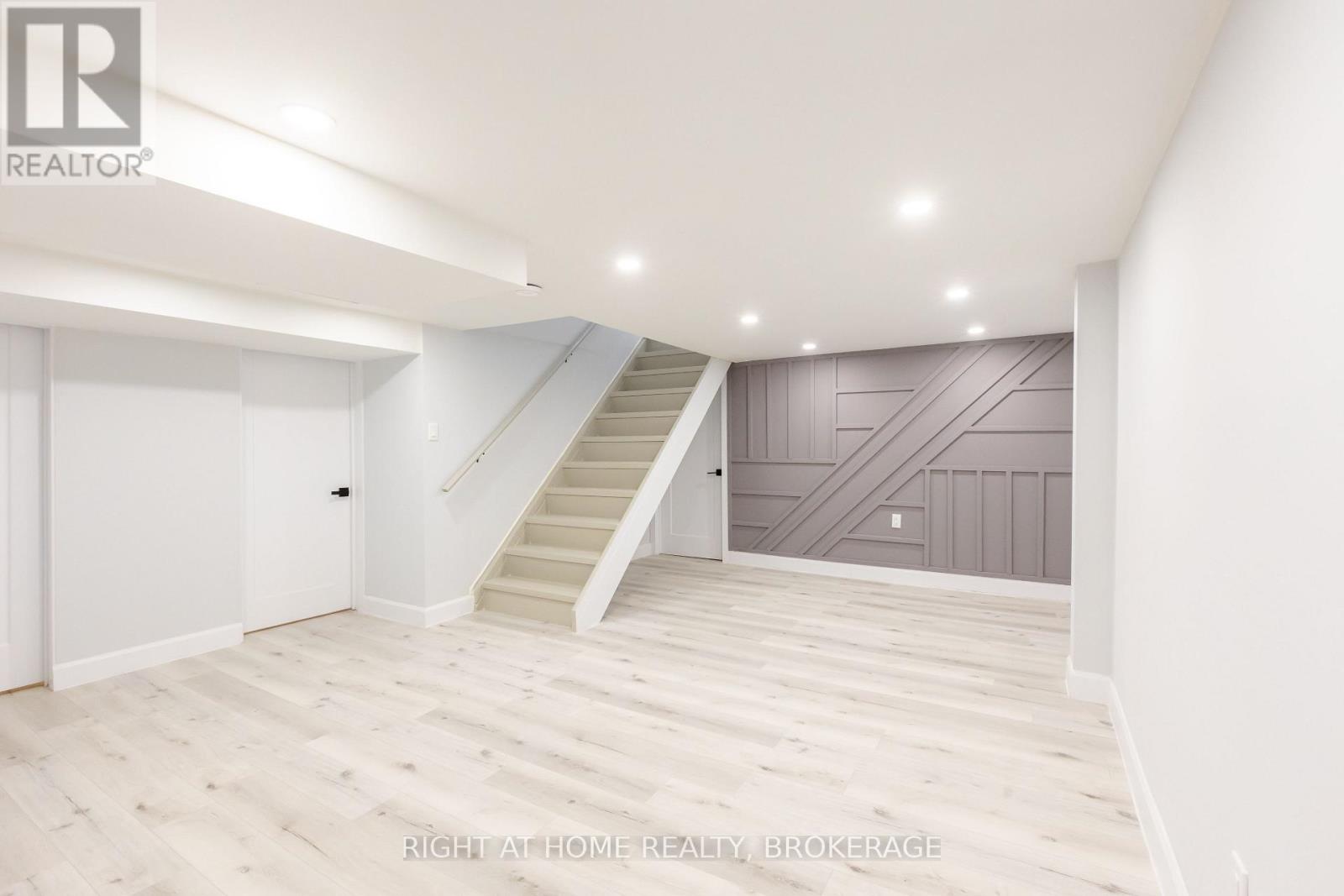 1315 Pinegrove Road, Oakville, Ontario  L6L 2X2 - Photo 17 - W12194274
