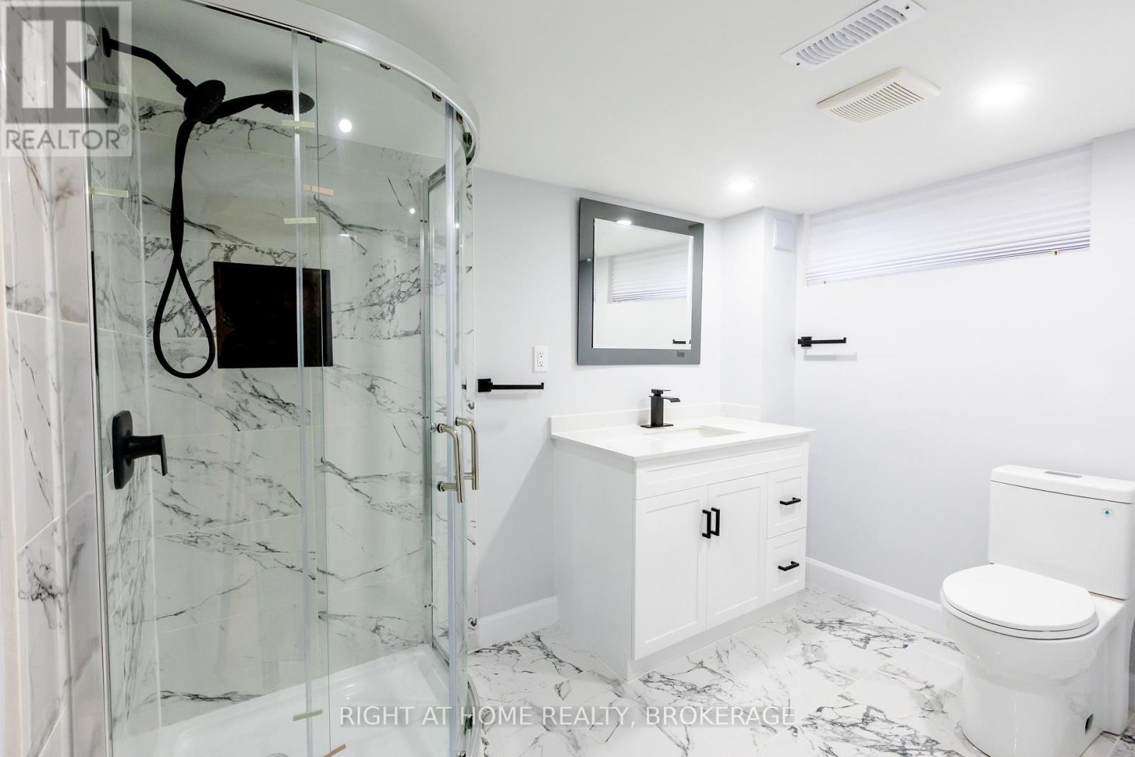 1315 Pinegrove Road, Oakville, Ontario  L6L 2X2 - Photo 18 - W12194274