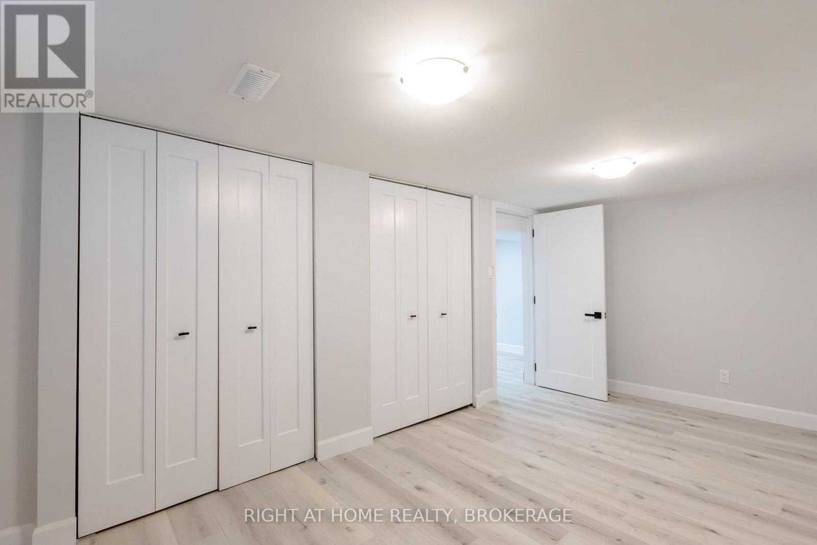 1315 Pinegrove Road, Oakville, Ontario  L6L 2X2 - Photo 19 - W12194274