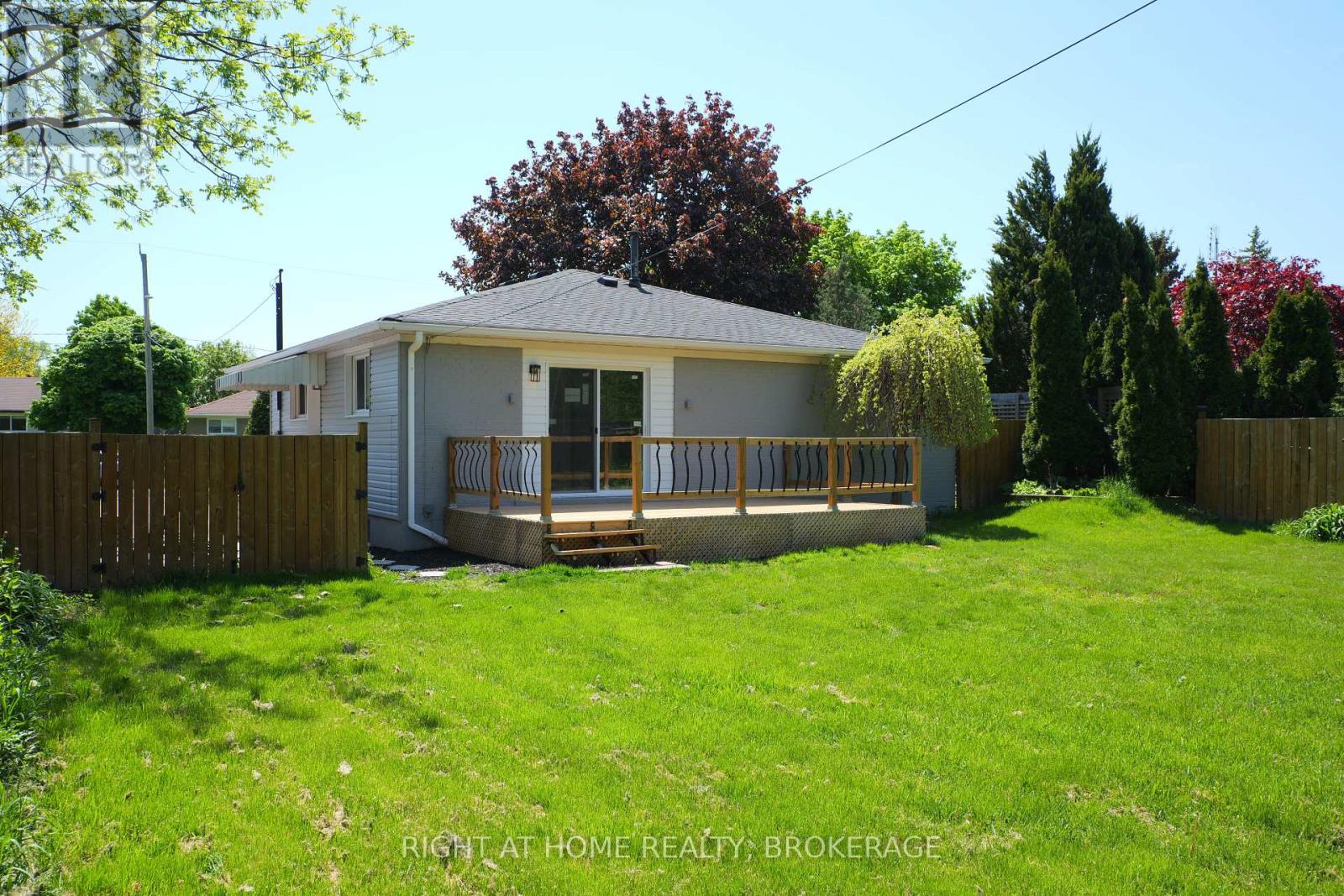 1315 Pinegrove Road, Oakville, Ontario  L6L 2X2 - Photo 2 - W12194274