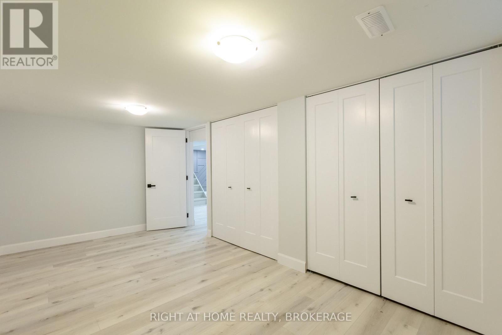 1315 Pinegrove Road, Oakville, Ontario  L6L 2X2 - Photo 20 - W12194274
