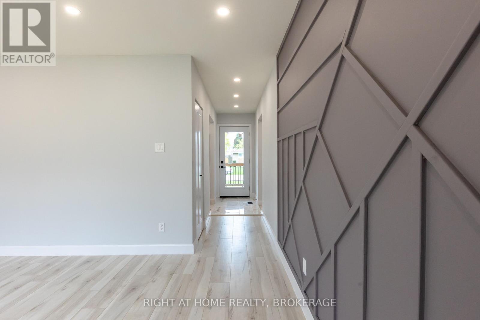 1315 Pinegrove Road, Oakville, Ontario  L6L 2X2 - Photo 8 - W12194274