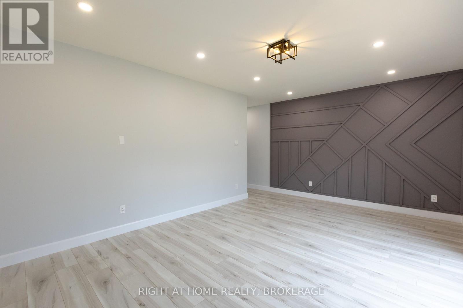 1315 Pinegrove Road, Oakville, Ontario  L6L 2X2 - Photo 9 - W12194274