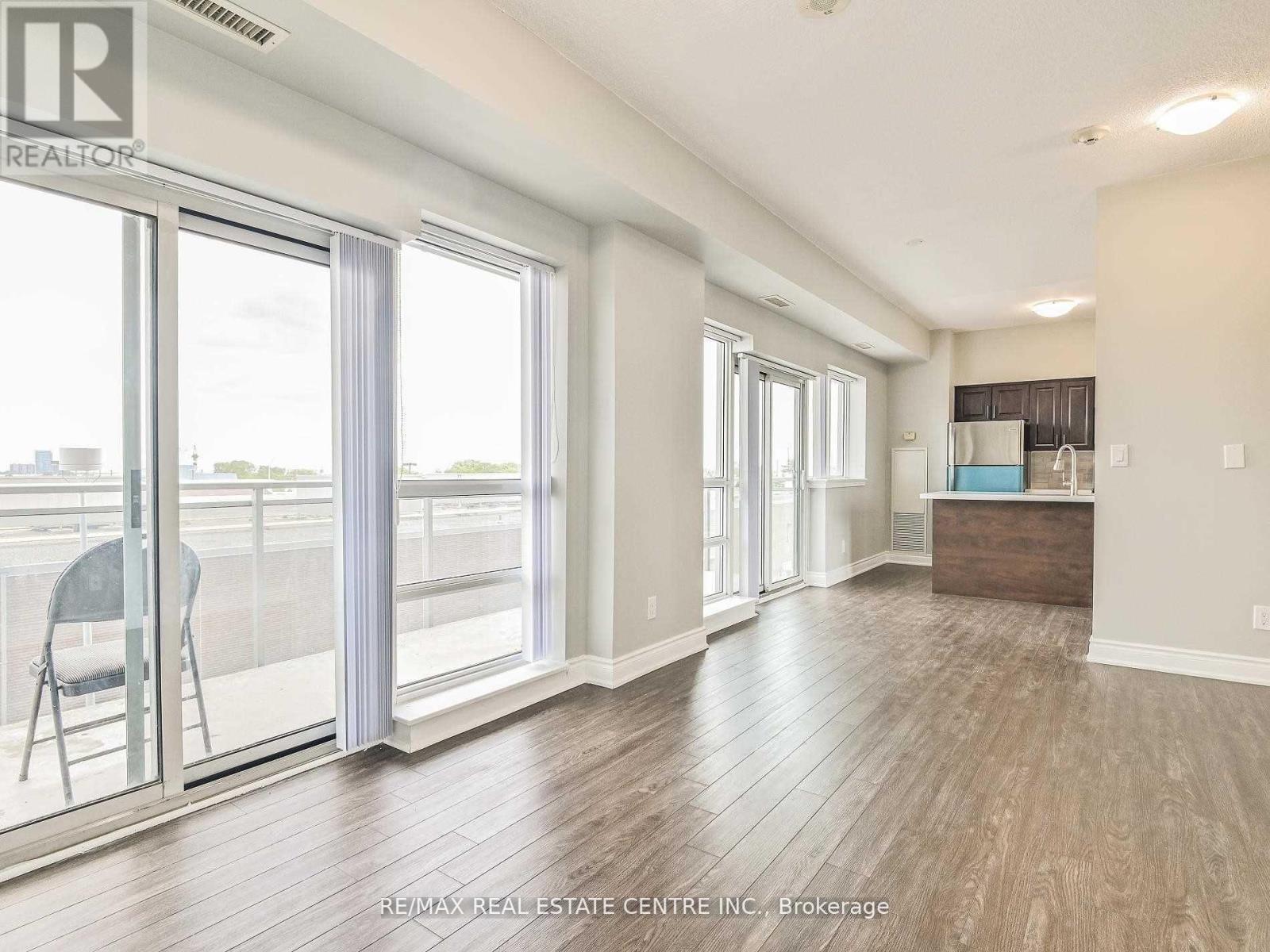 301 - 215 Queen Street E, Brampton, Ontario  L6W 0A9 - Photo 10 - W12194277