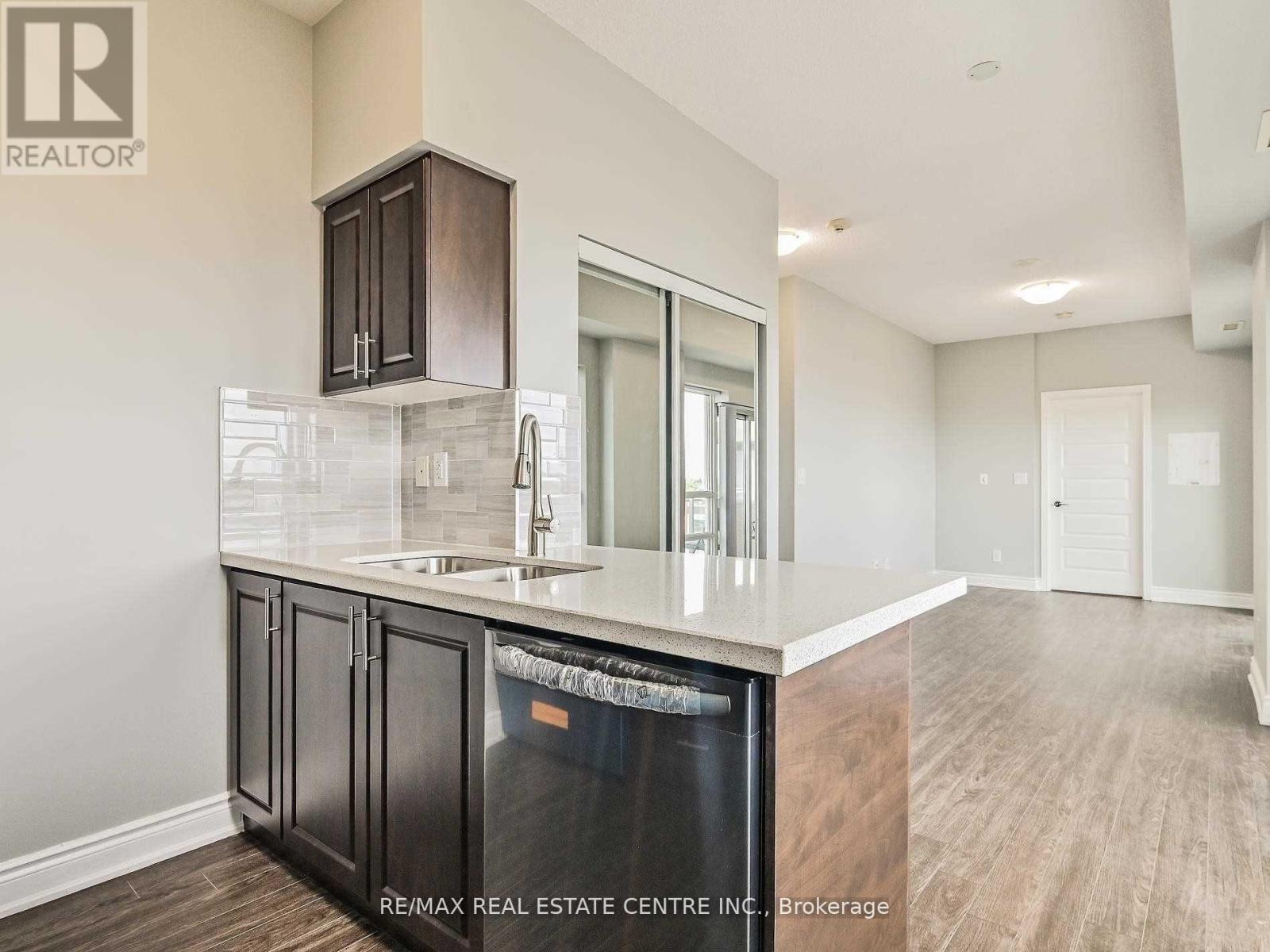 301 - 215 Queen Street E, Brampton, Ontario  L6W 0A9 - Photo 14 - W12194277