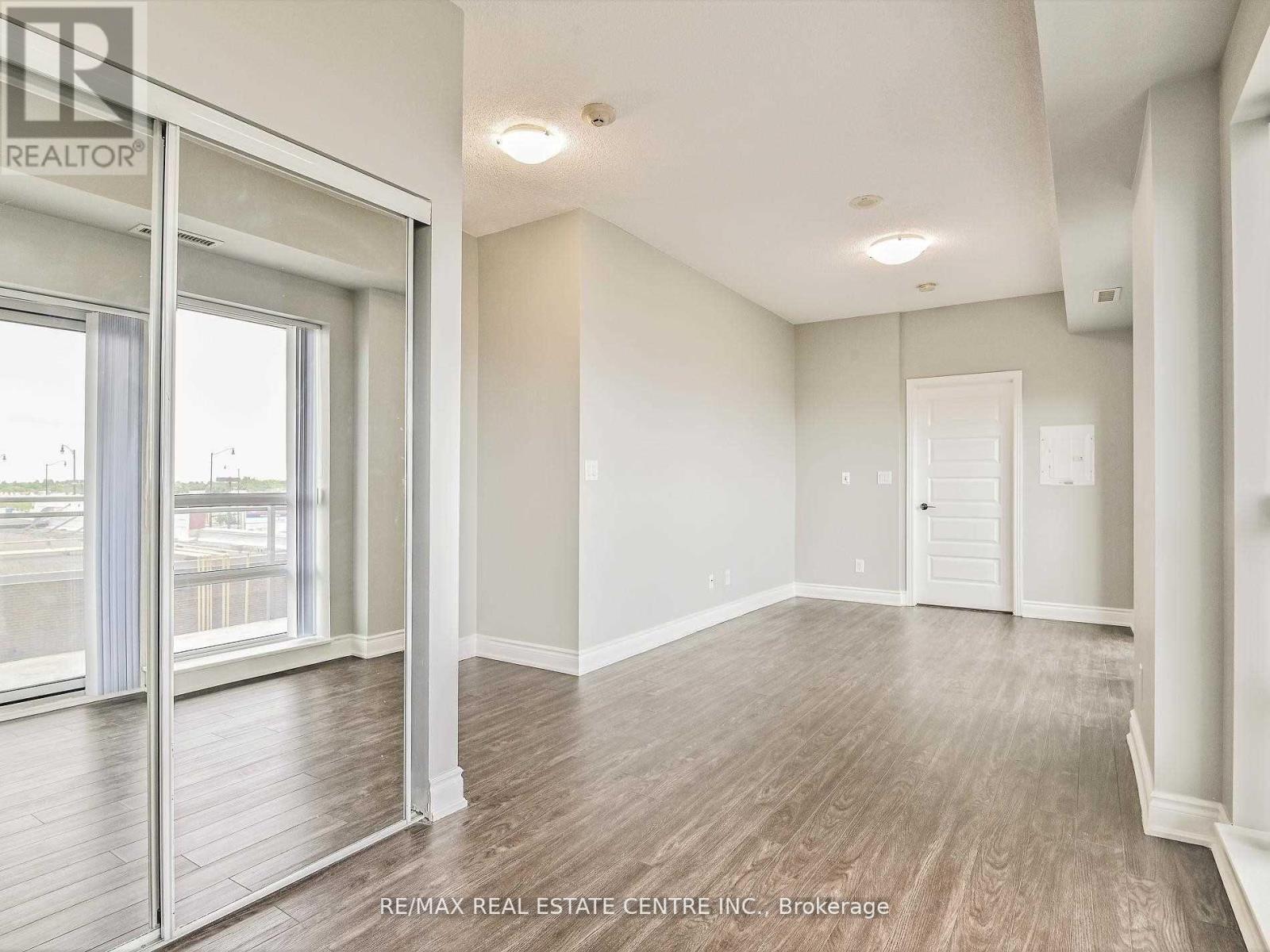 301 - 215 Queen Street E, Brampton, Ontario  L6W 0A9 - Photo 9 - W12194277