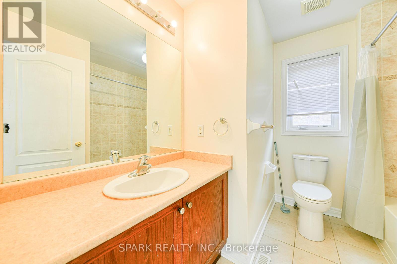 147 Weston Drive, Milton, Ontario  L9T 0V6 - Photo 11 - W12194293