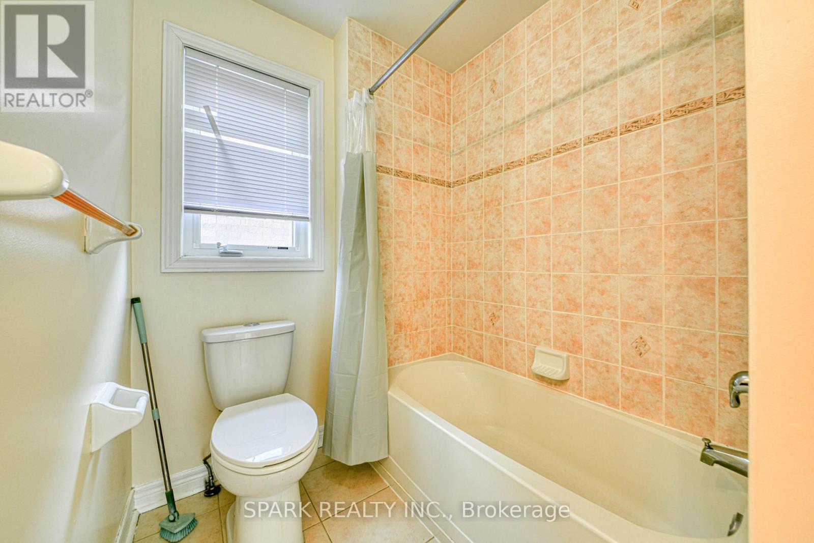 147 Weston Drive, Milton, Ontario  L9T 0V6 - Photo 12 - W12194293