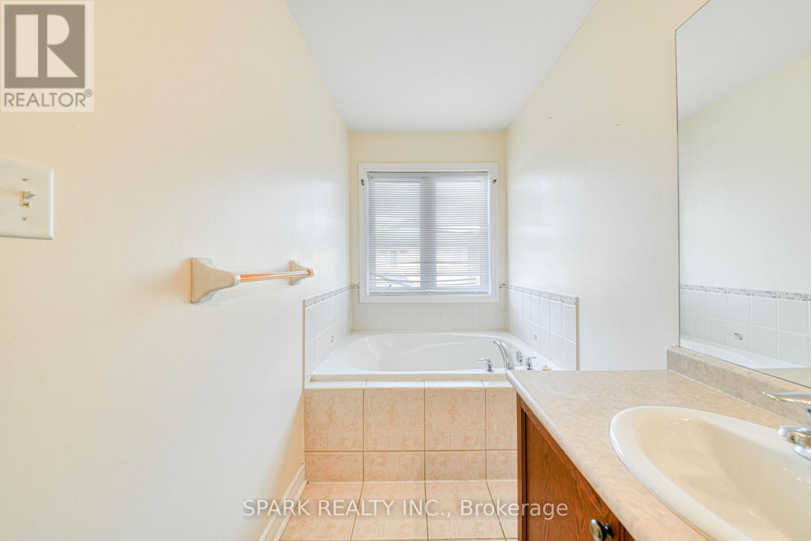 147 Weston Drive, Milton, Ontario  L9T 0V6 - Photo 13 - W12194293