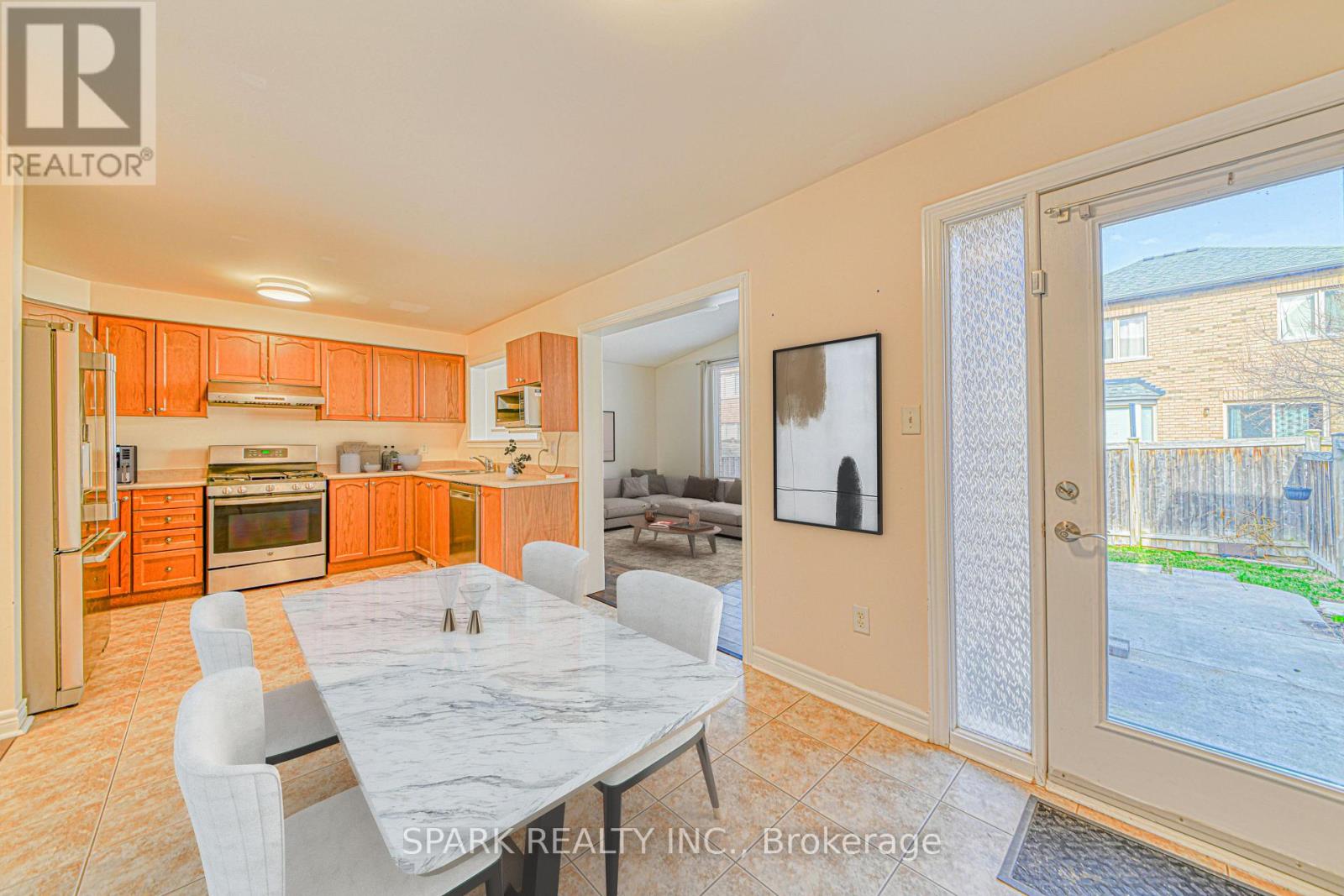 147 Weston Drive, Milton, Ontario  L9T 0V6 - Photo 6 - W12194293