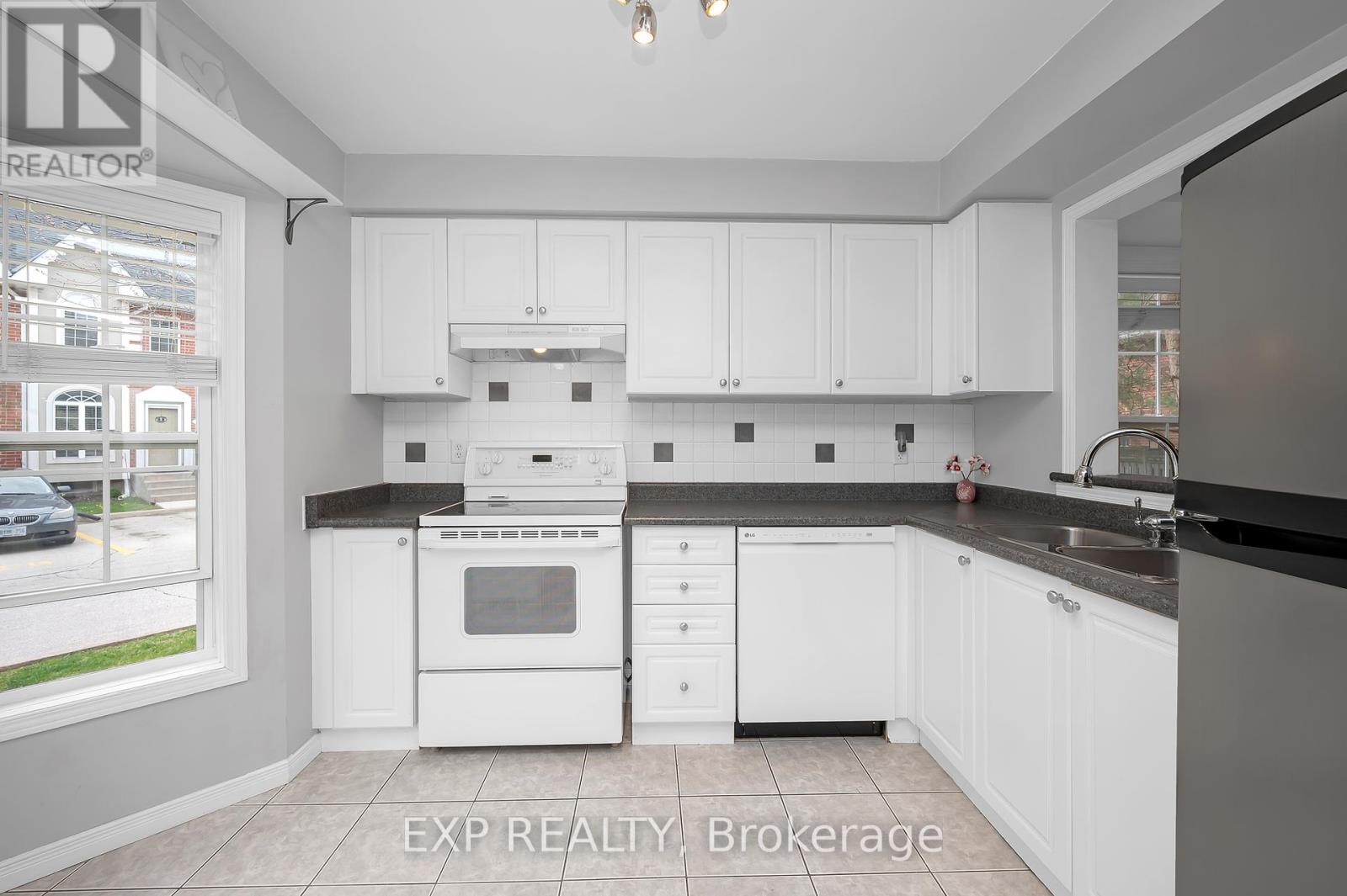 64 - 4200 Kilmer Drive, Burlington, Ontario  L7M 4Y3 - Photo 6 - W12186795