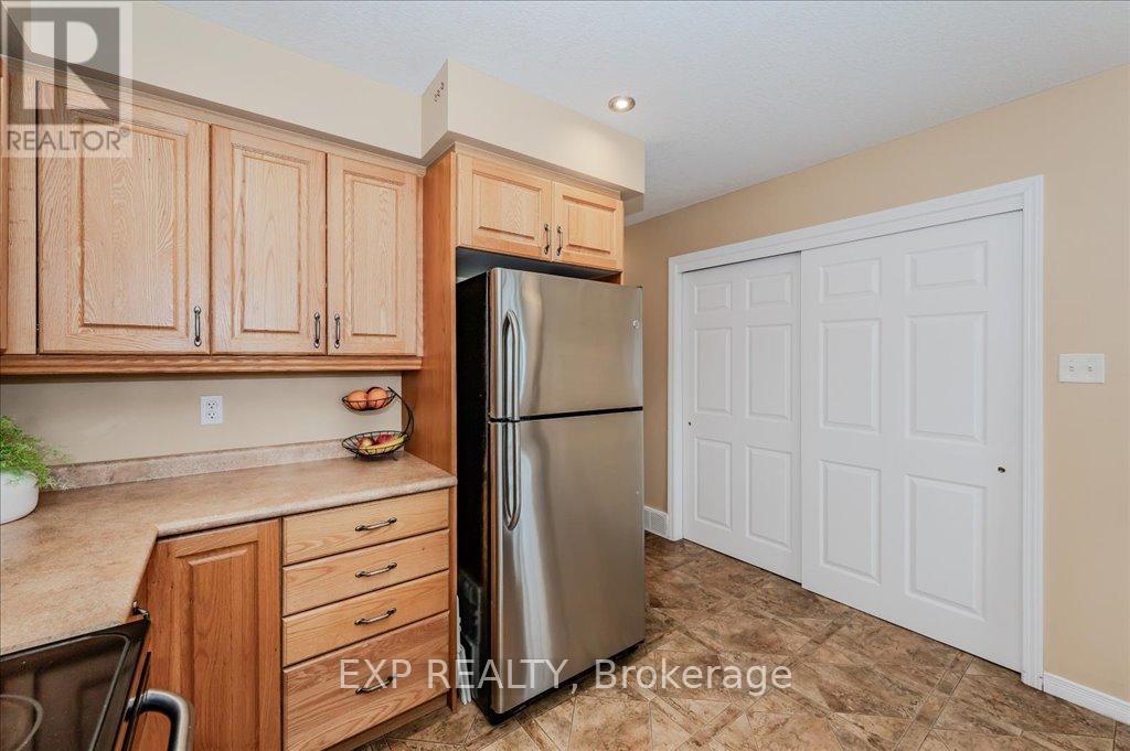 21a - 50 Howe Drive, Kitchener, Ontario  N2E 0A3 - Photo 10 - X12194278