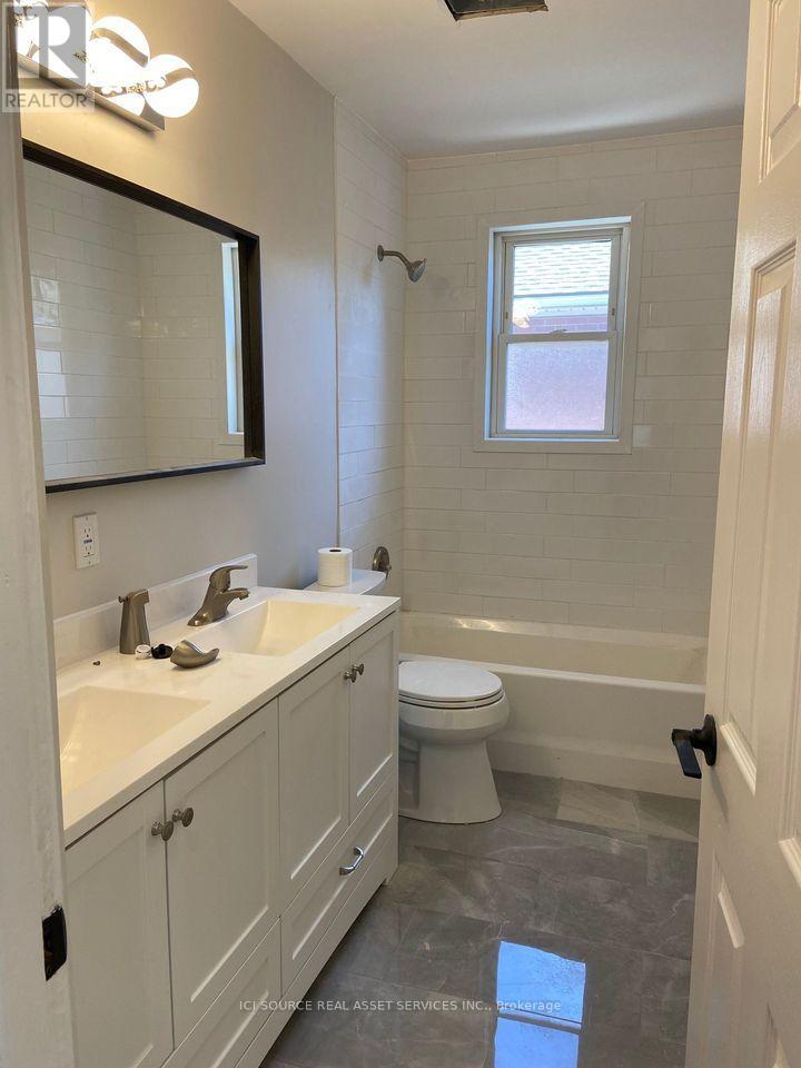 Upper - 277 East 34th Street, Hamilton, Ontario  L8V 3W8 - Photo 3 - X12194322
