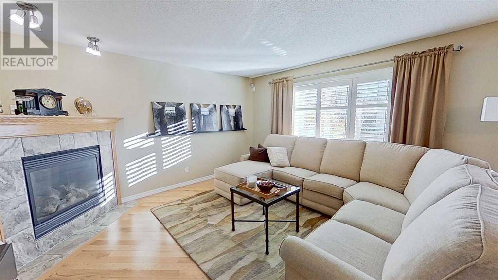 Property at 9 Prairie Springs Close SW image 4