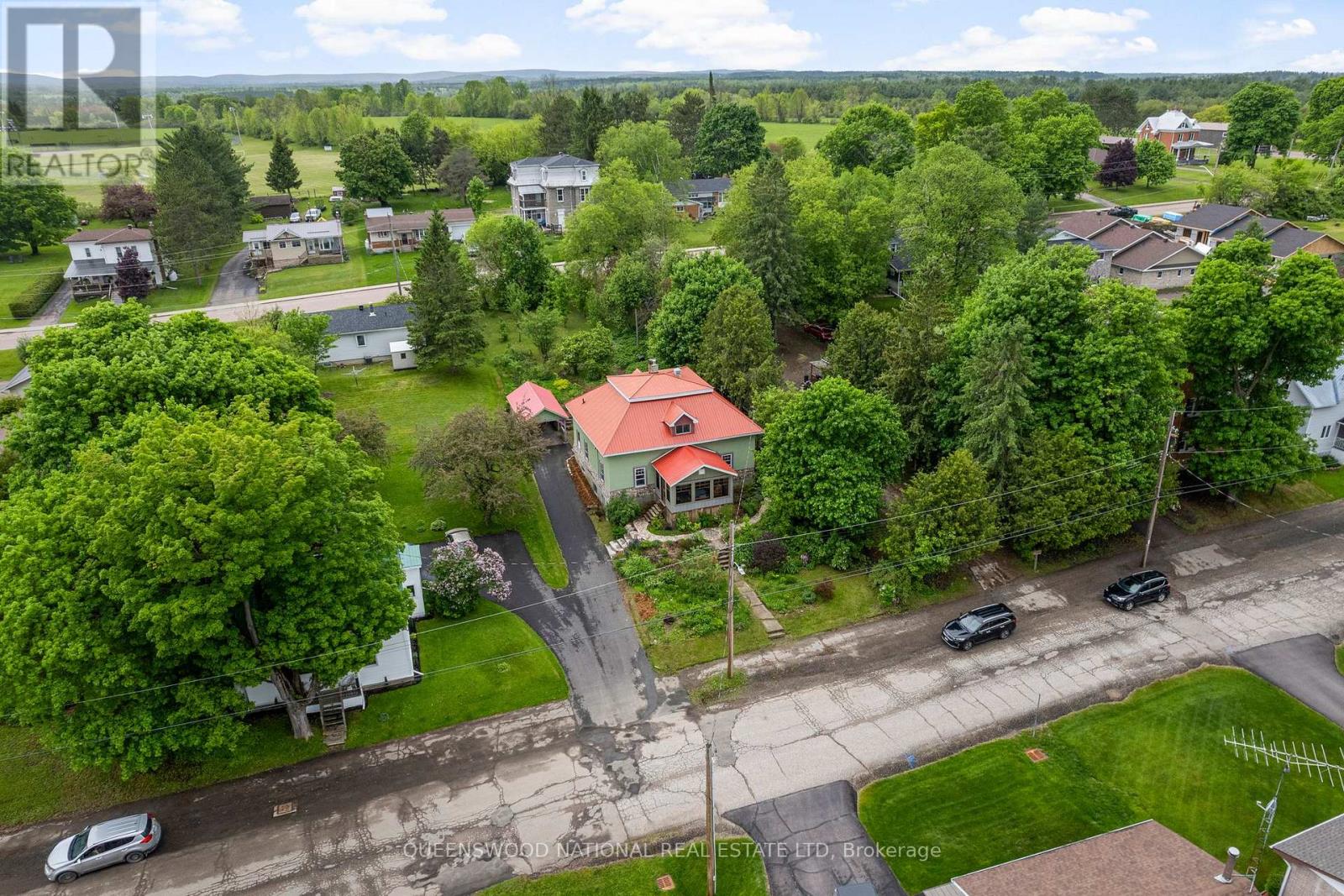 156 Wellington Street Nw, Bonnechere Valley, Ontario  K0J 1T0 - Photo 2 - X12194344