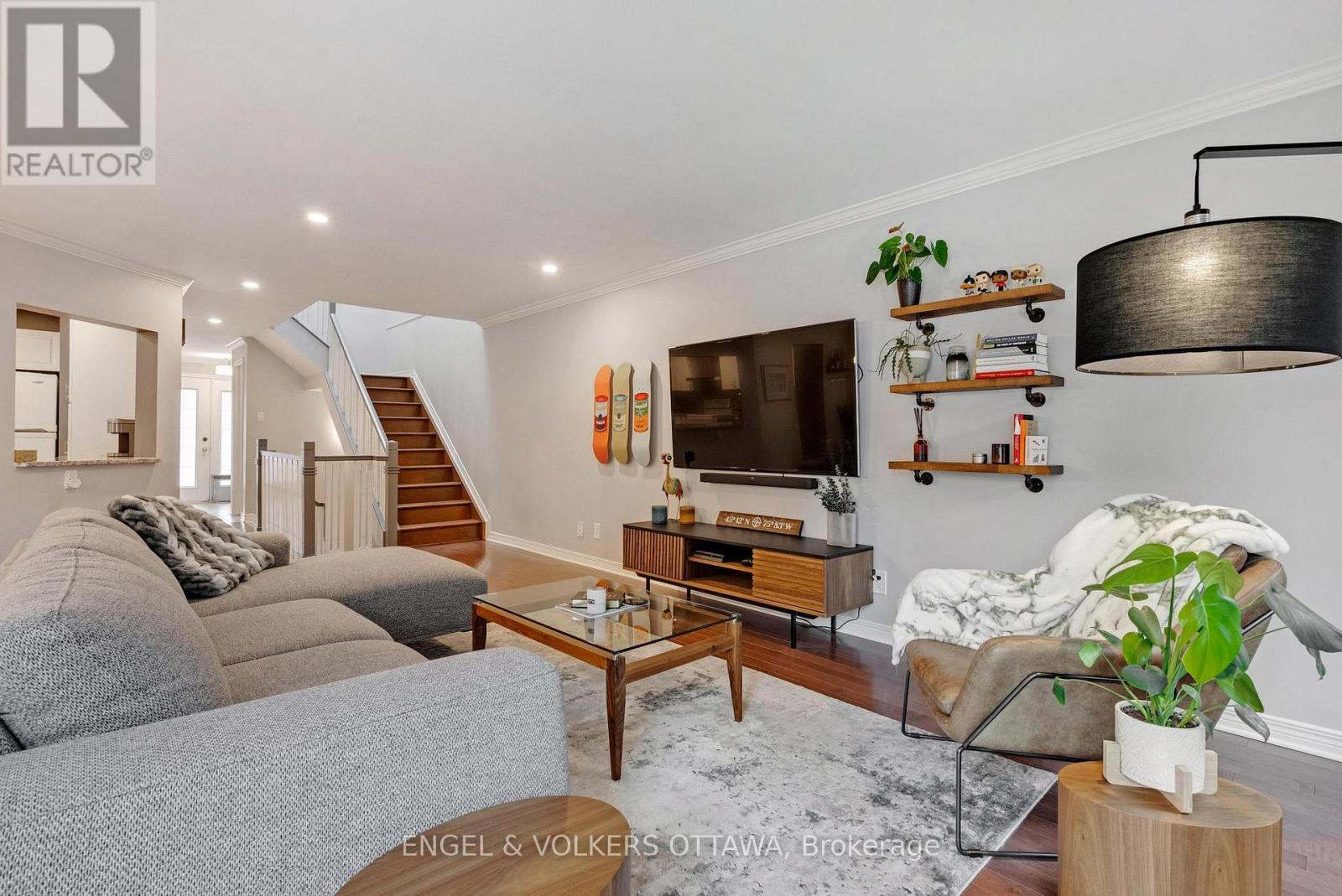 29 Grandcourt Drive, Ottawa, Ontario  K2G 5X1 - Photo 6 - X12194345