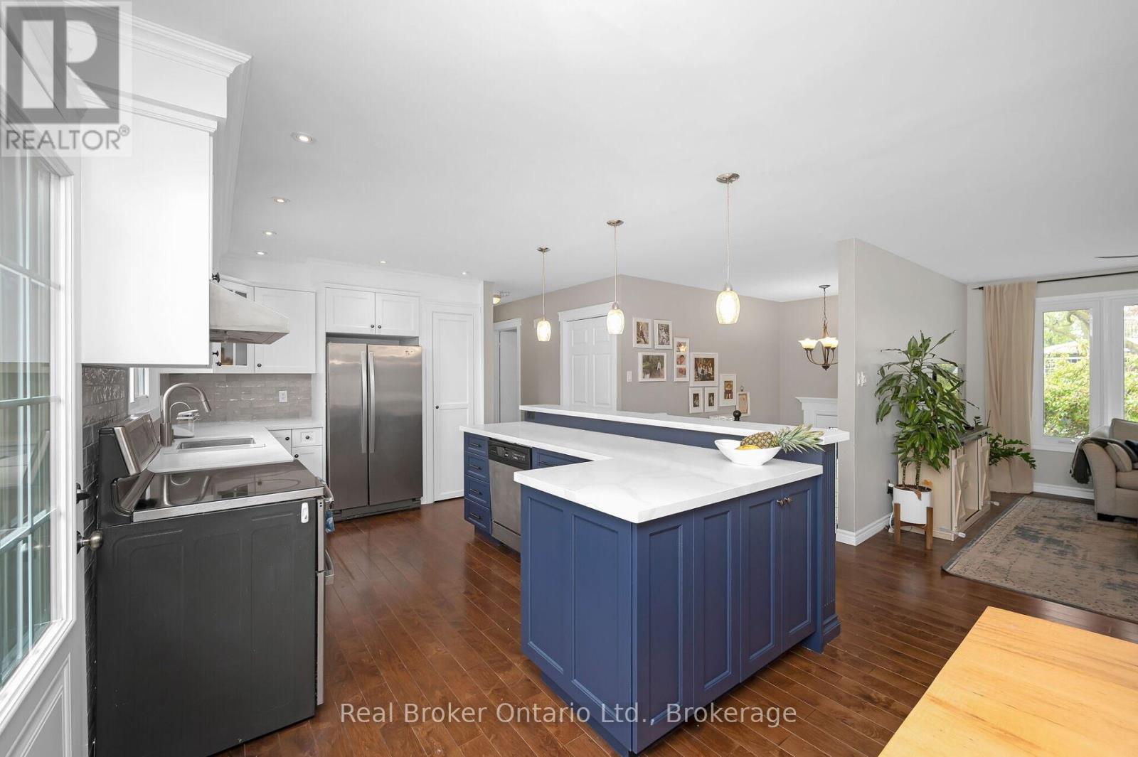 615 Sheraton Road, Burlington, Ontario  L7L 4B3 - Photo 10 - W12194331