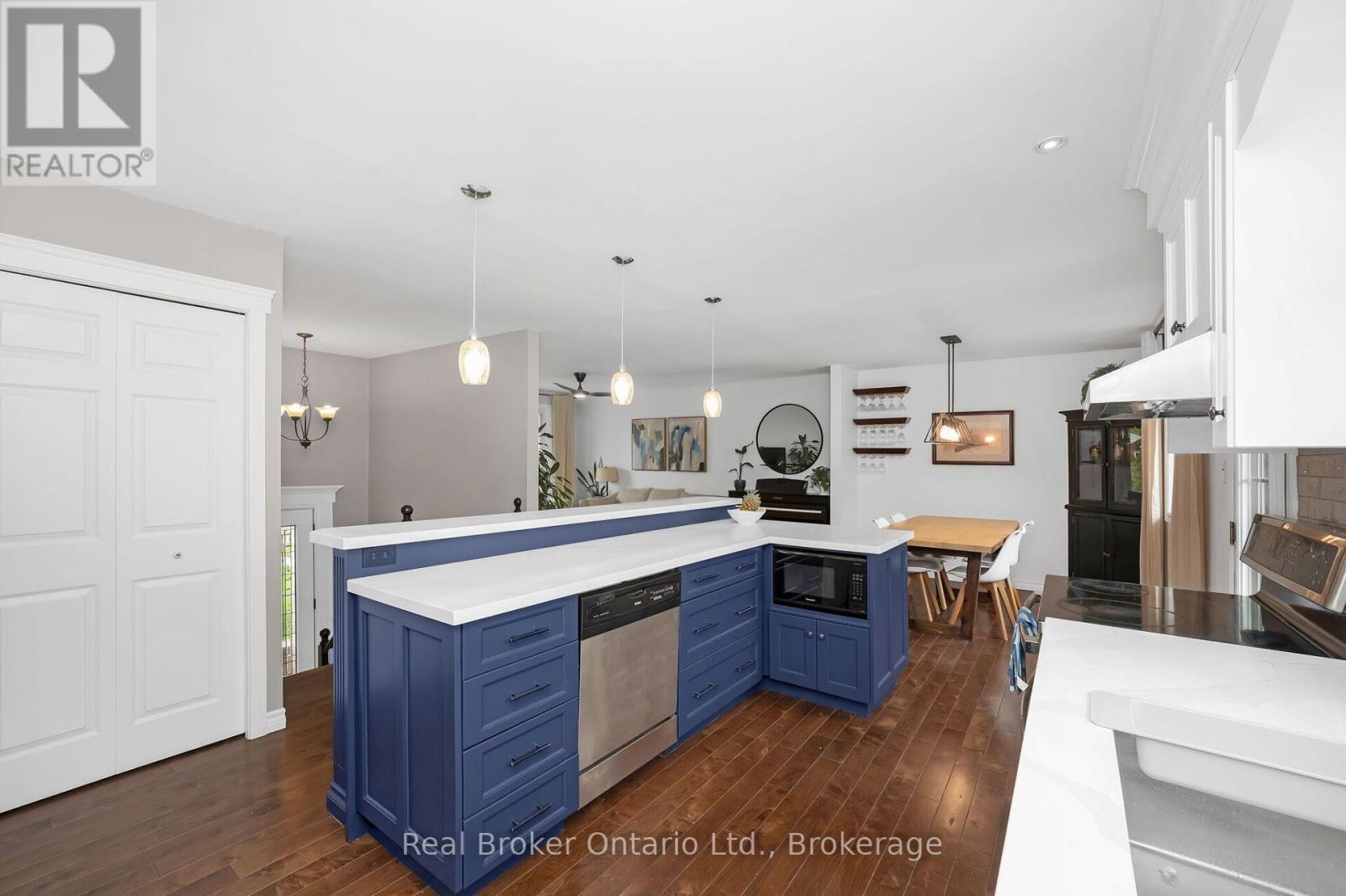 615 Sheraton Road, Burlington, Ontario  L7L 4B3 - Photo 12 - W12194331