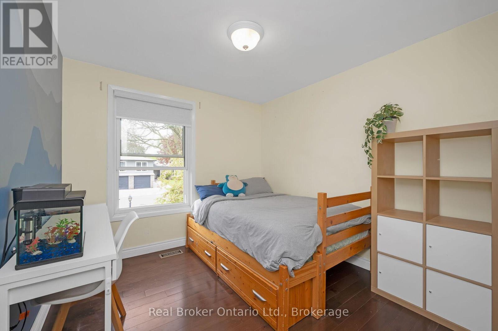 615 Sheraton Road, Burlington, Ontario  L7L 4B3 - Photo 23 - W12194331