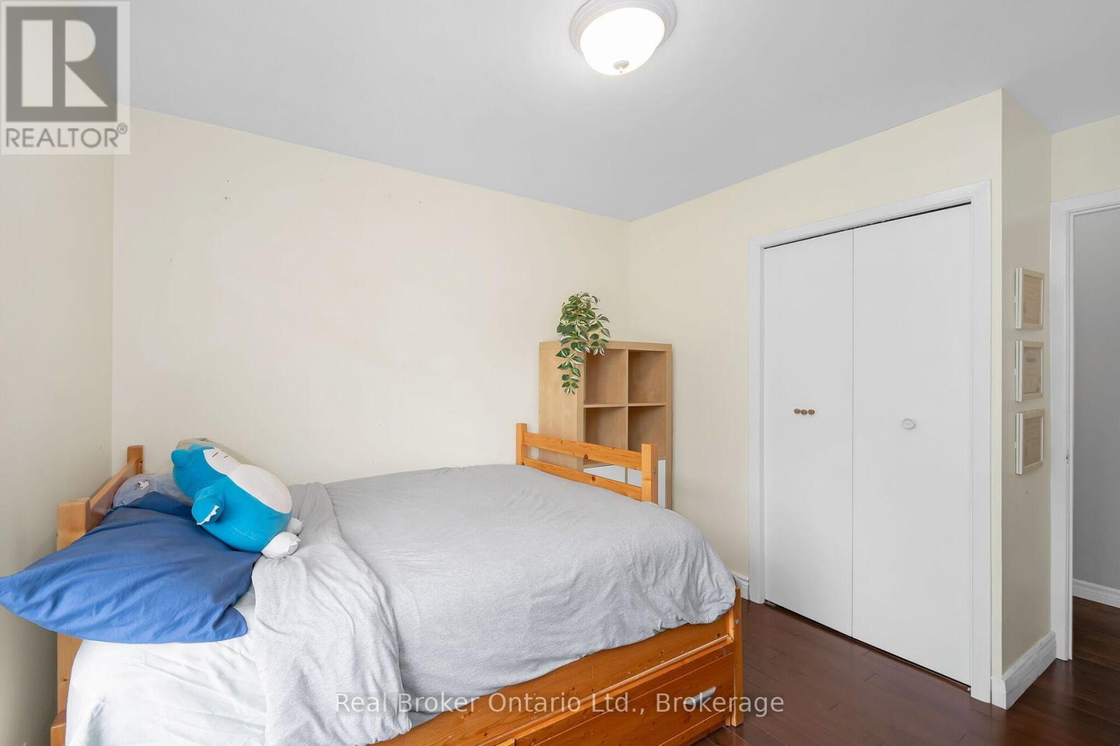 615 Sheraton Road, Burlington, Ontario  L7L 4B3 - Photo 24 - W12194331