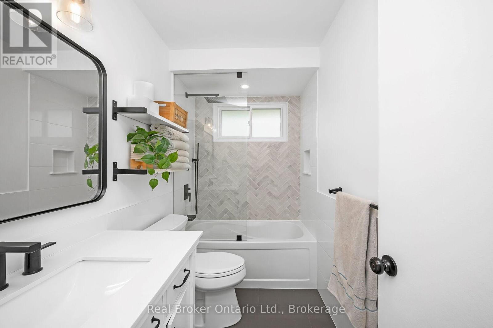 615 Sheraton Road, Burlington, Ontario  L7L 4B3 - Photo 25 - W12194331