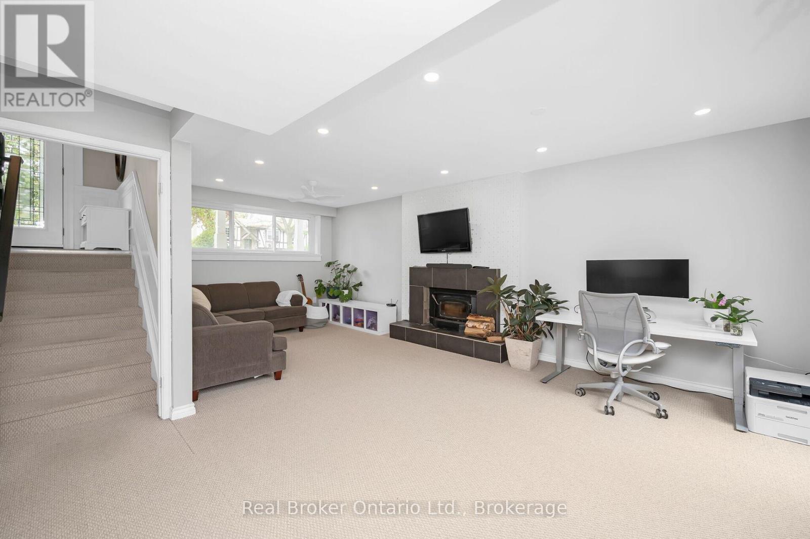 615 Sheraton Road, Burlington, Ontario  L7L 4B3 - Photo 30 - W12194331