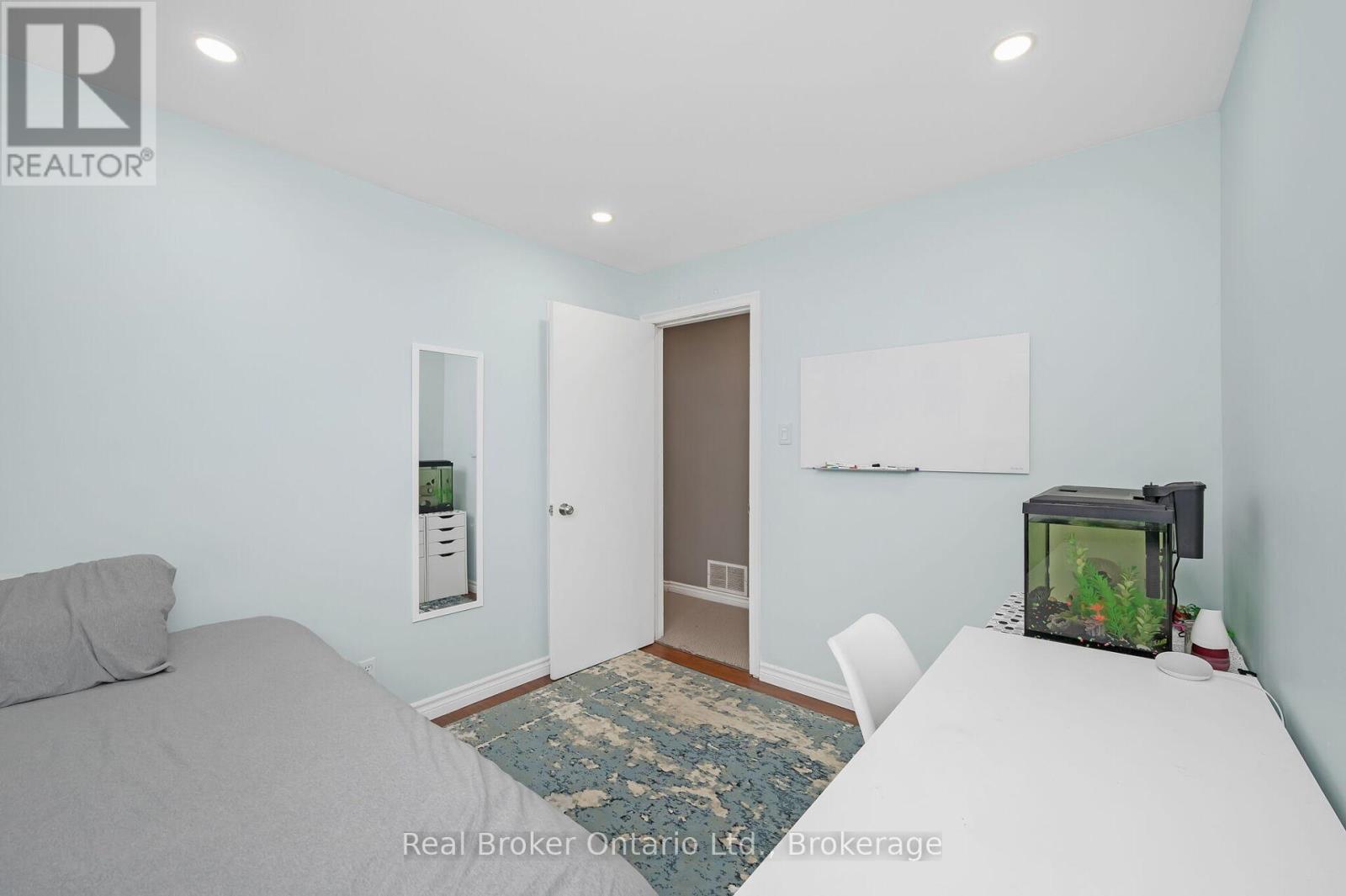 615 Sheraton Road, Burlington, Ontario  L7L 4B3 - Photo 33 - W12194331