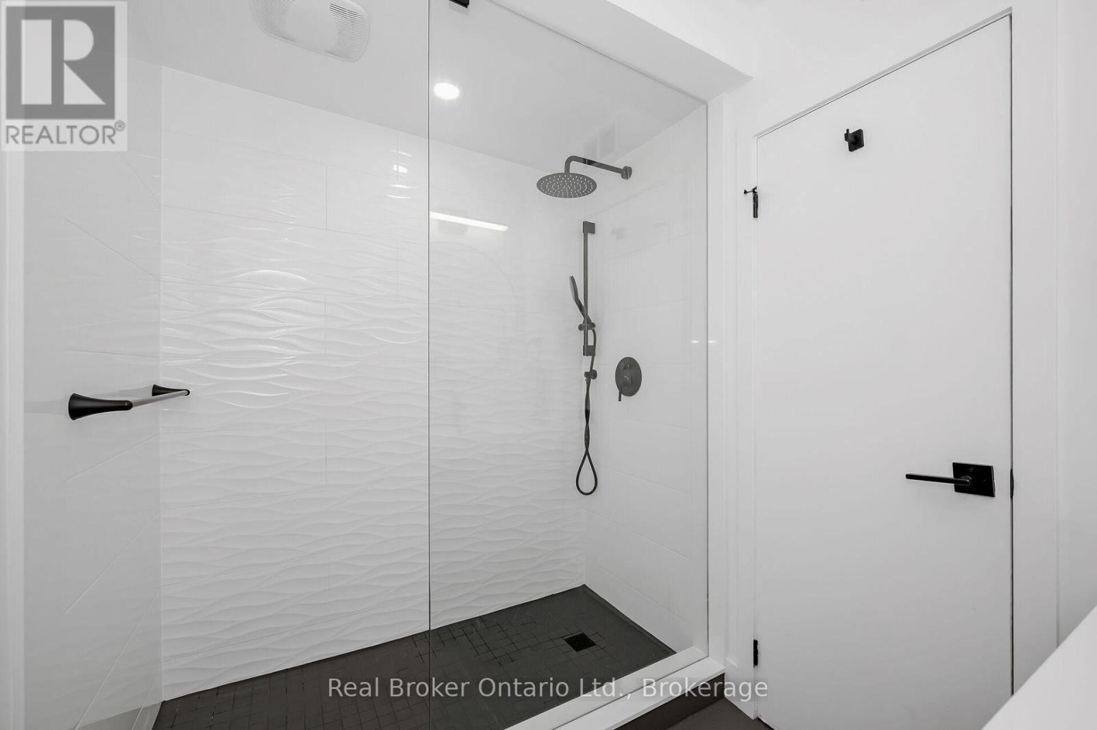 615 Sheraton Road, Burlington, Ontario  L7L 4B3 - Photo 35 - W12194331