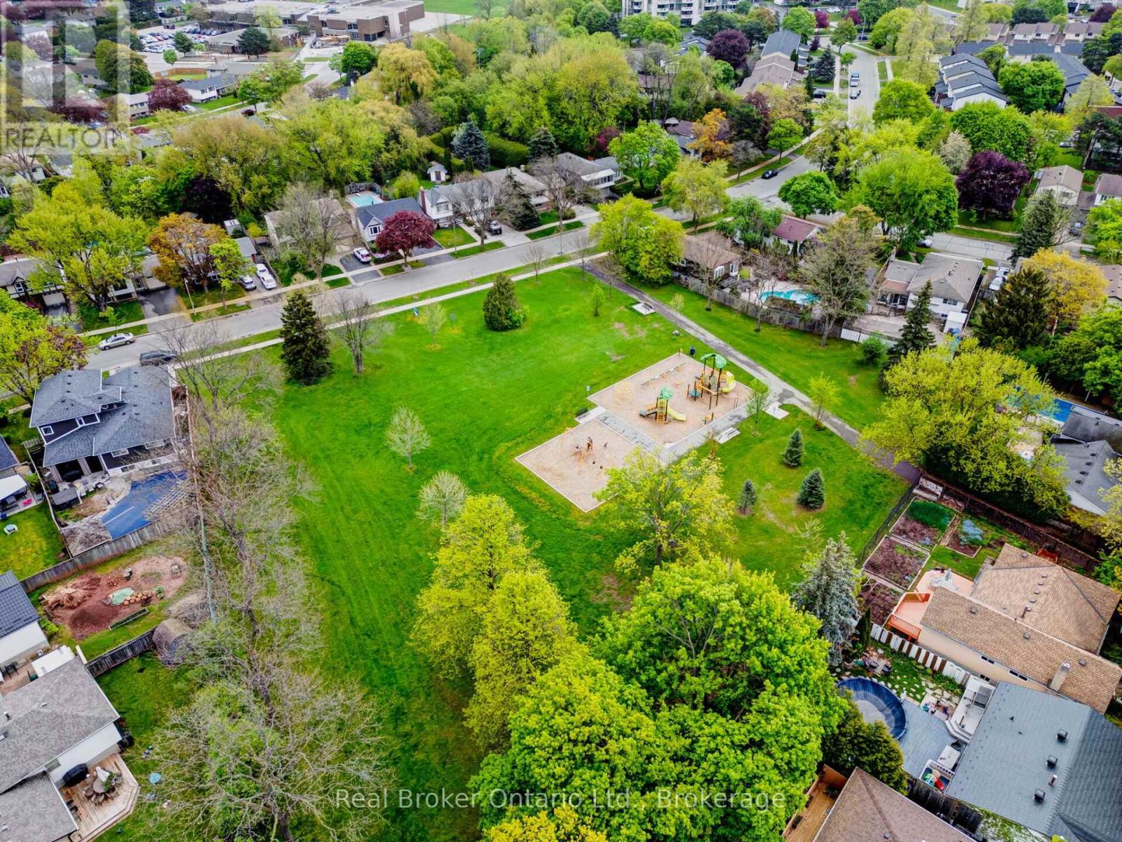 615 Sheraton Road, Burlington, Ontario  L7L 4B3 - Photo 45 - W12194331