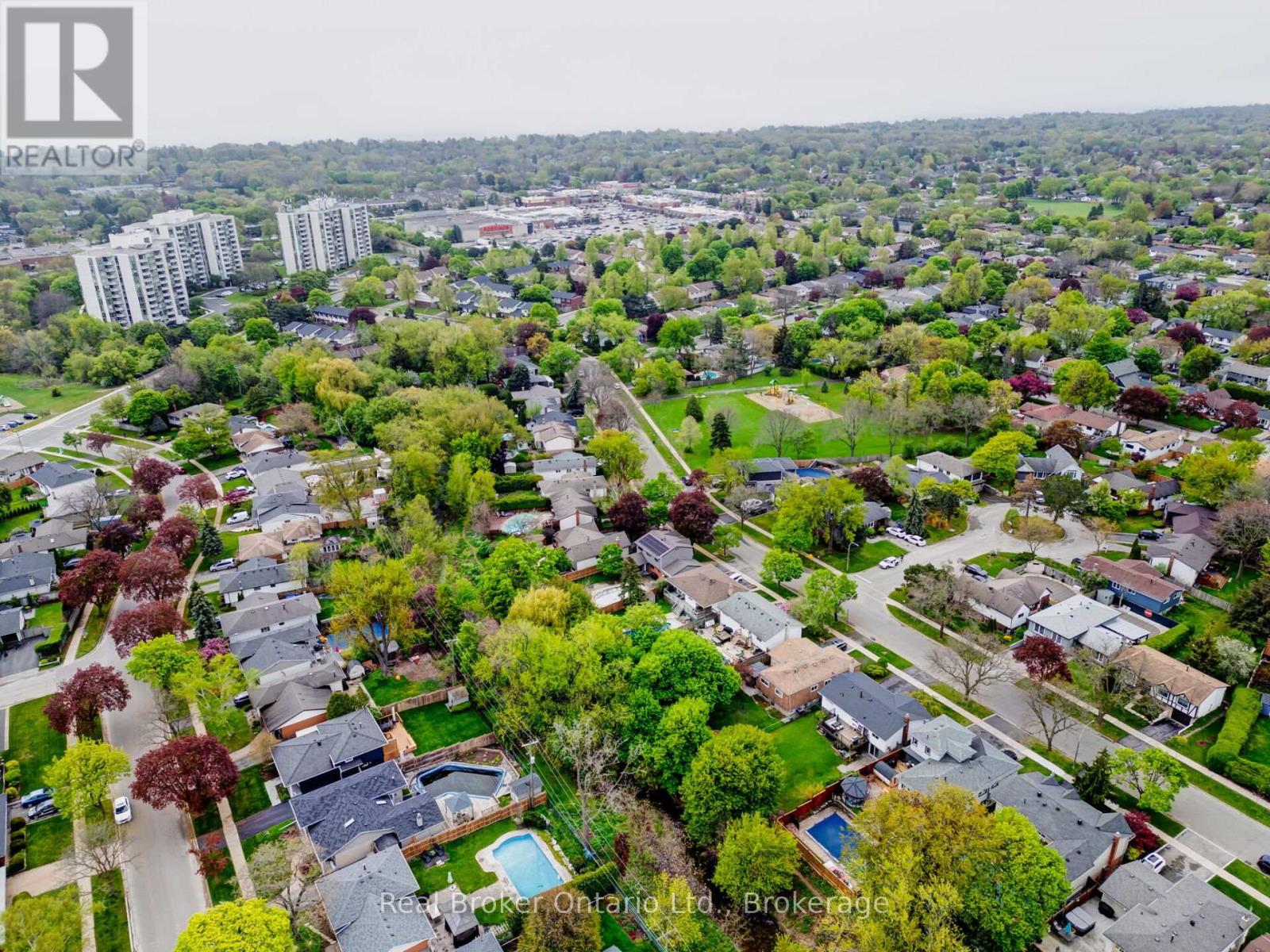 615 Sheraton Road, Burlington, Ontario  L7L 4B3 - Photo 46 - W12194331