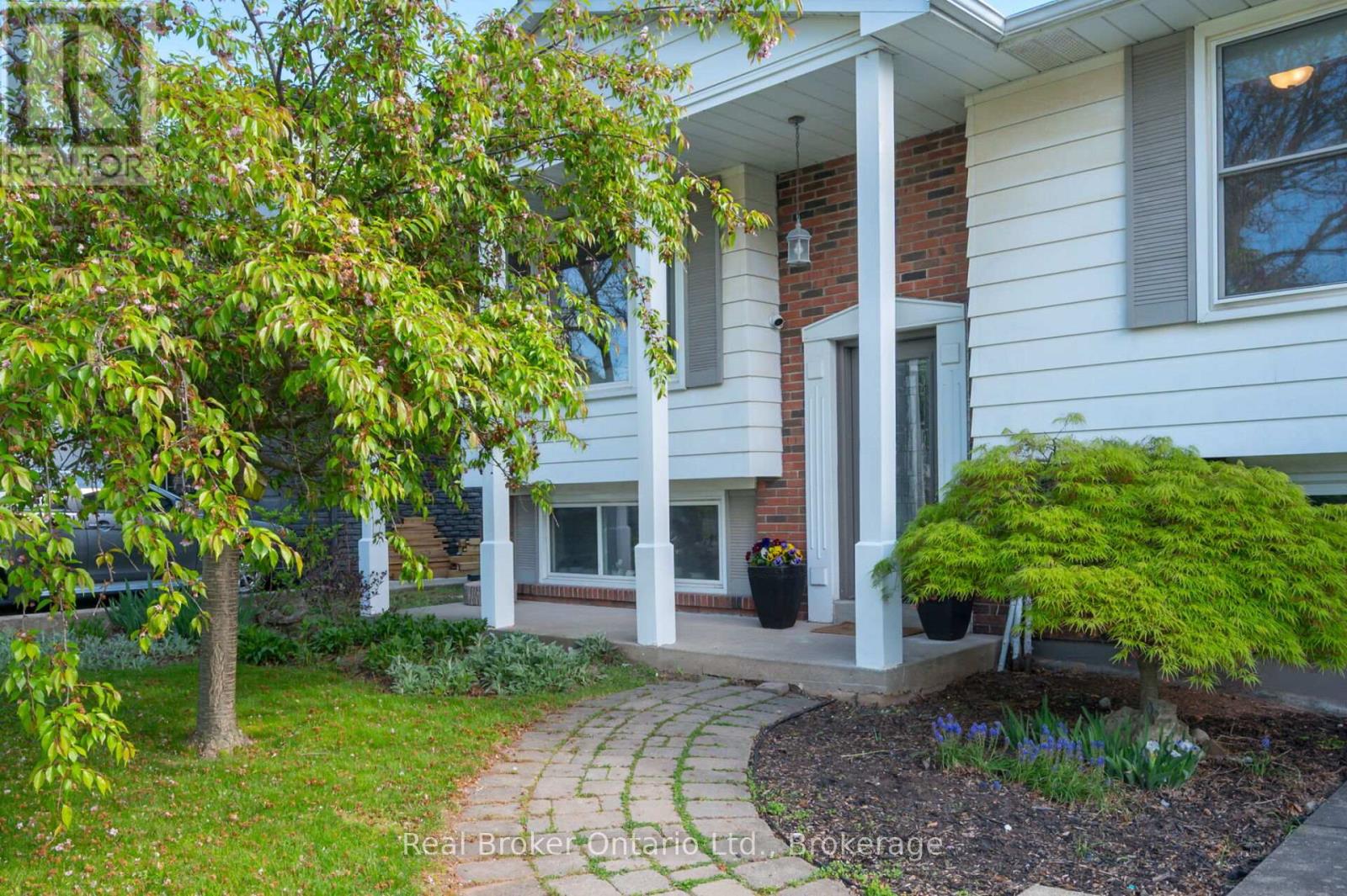 615 Sheraton Road, Burlington, Ontario  L7L 4B3 - Photo 6 - W12194331