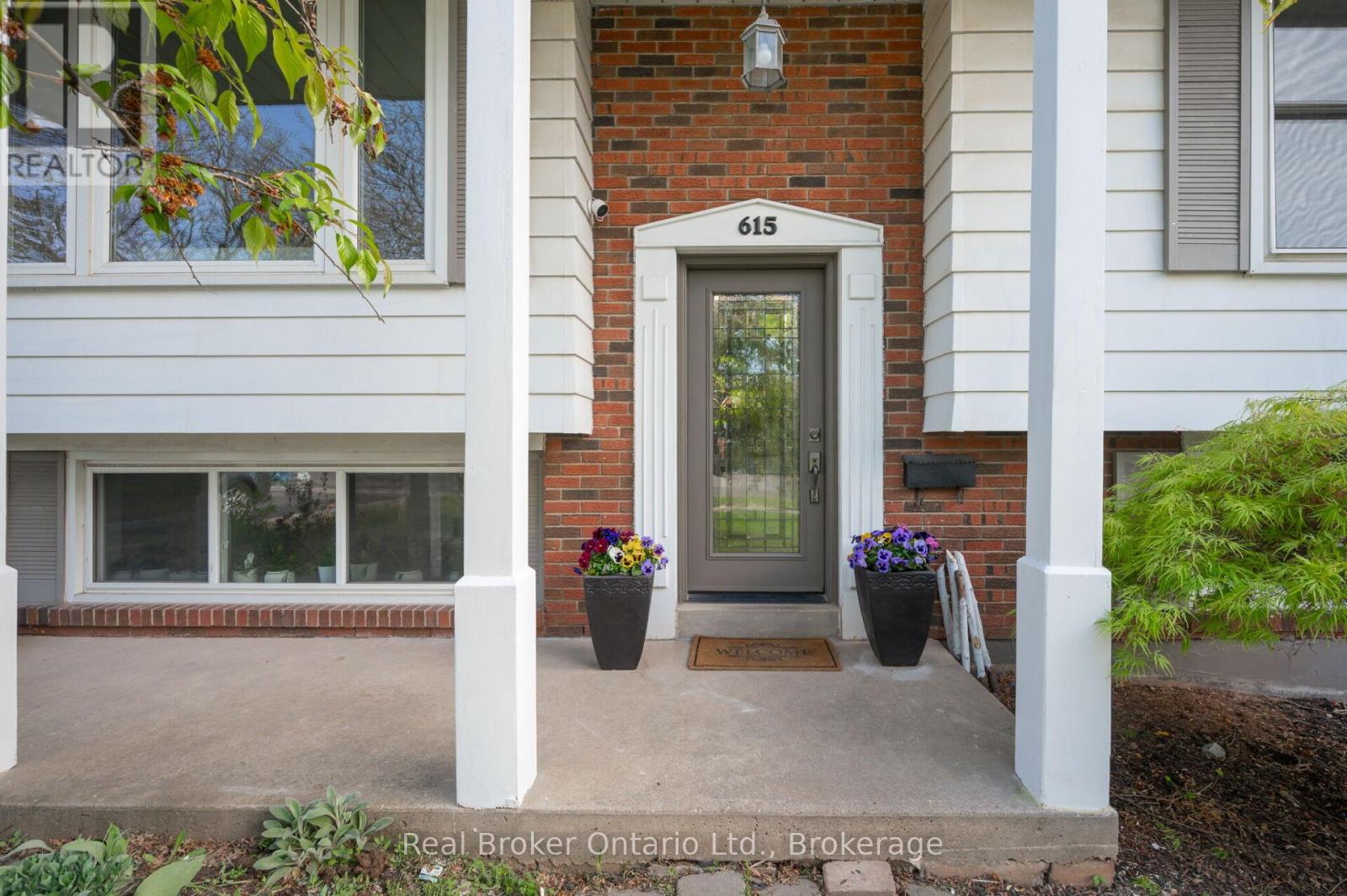 615 Sheraton Road, Burlington, Ontario  L7L 4B3 - Photo 7 - W12194331