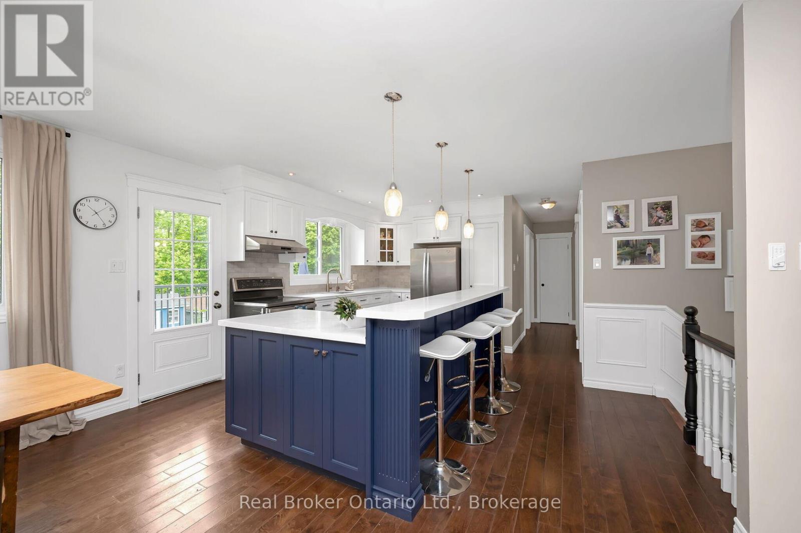 615 Sheraton Road, Burlington, Ontario  L7L 4B3 - Photo 9 - W12194331