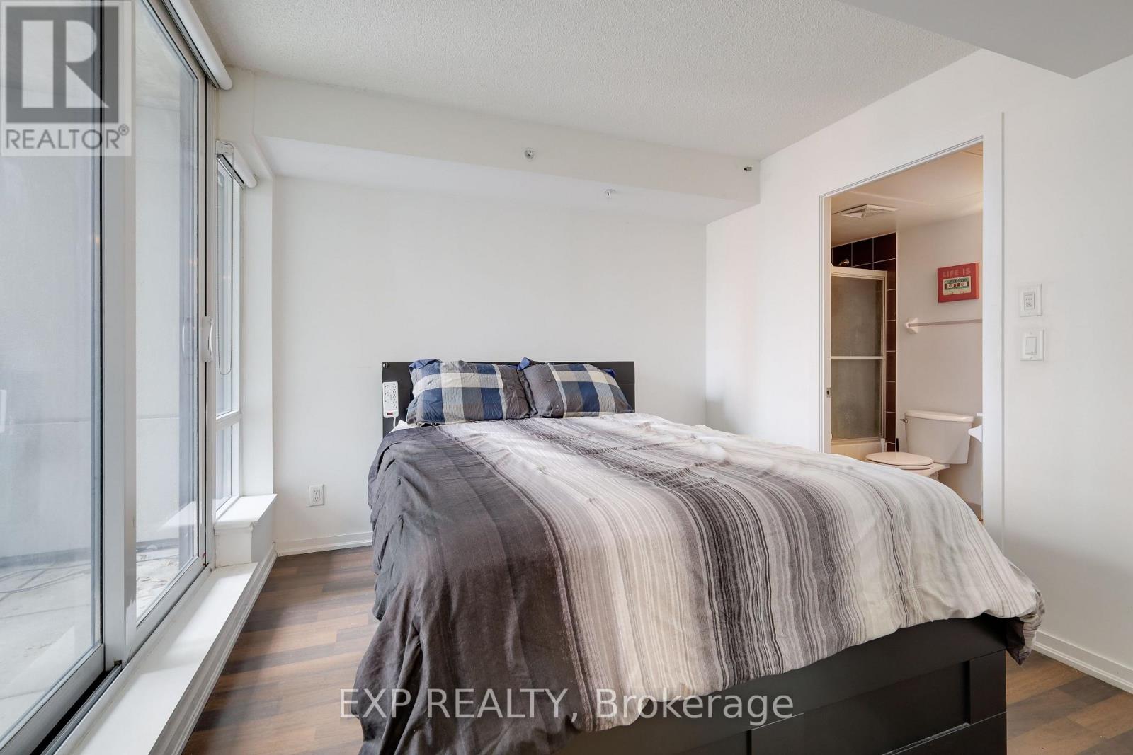 322 - 20 Joe Shuster Way, Toronto (Niagara), Ontario  M6K 0A3 - Photo 4 - C12194342