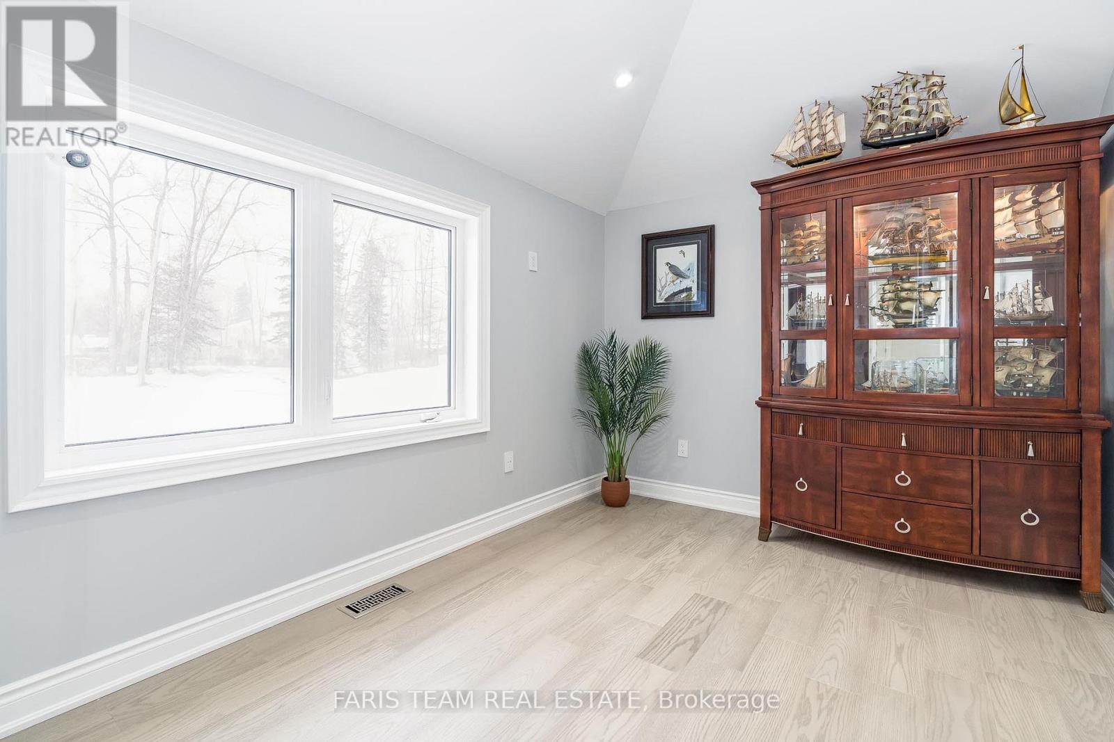 1135 Poplar Drive, Innisfil, Ontario  L0L 1R0 - Photo 14 - N12194347