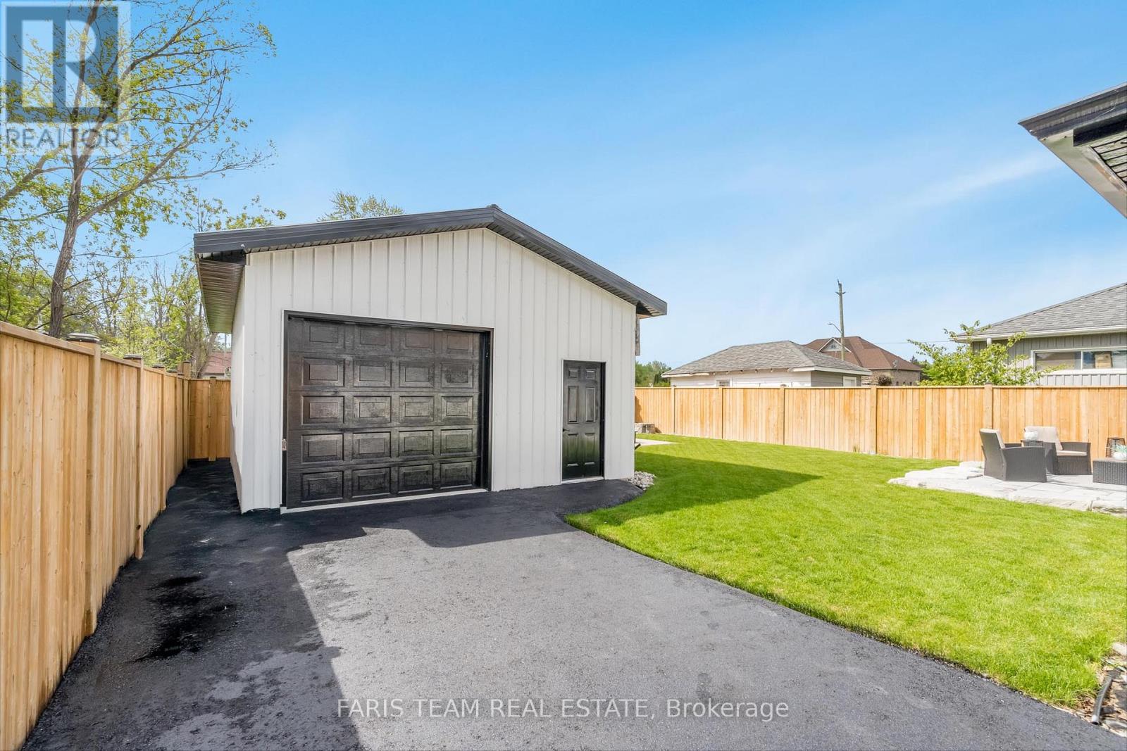 1135 Poplar Drive, Innisfil, Ontario  L0L 1R0 - Photo 21 - N12194347