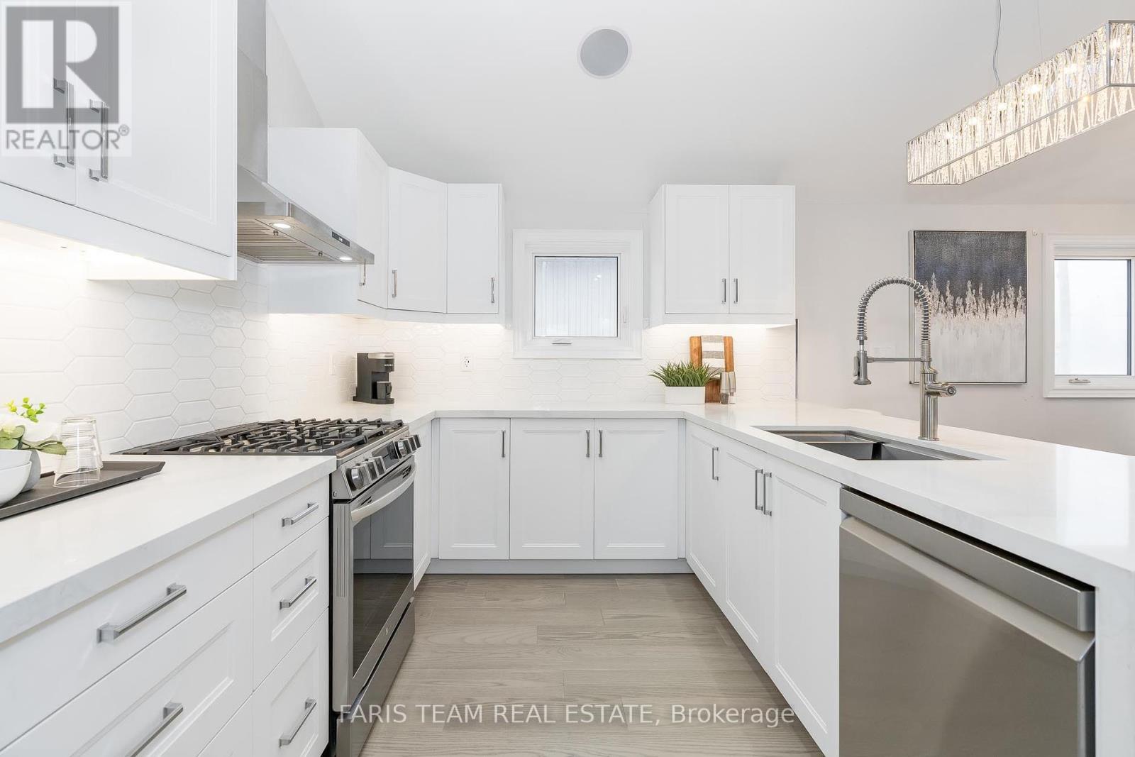 1135 Poplar Drive, Innisfil, Ontario  L0L 1R0 - Photo 6 - N12194347