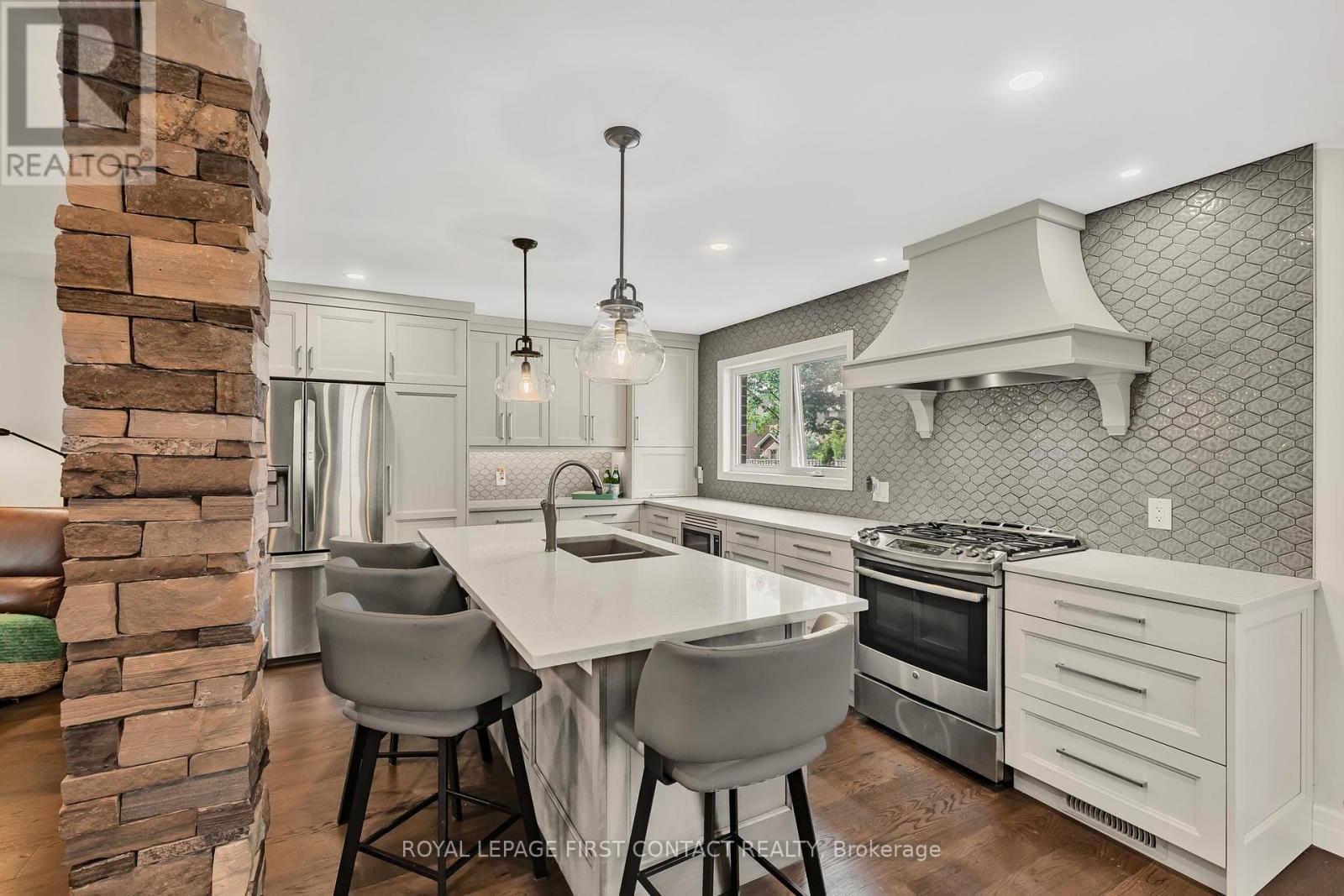 32 Falling Brook Drive, Barrie, Ontario  L4N 7E9 - Photo 12 - S12194353